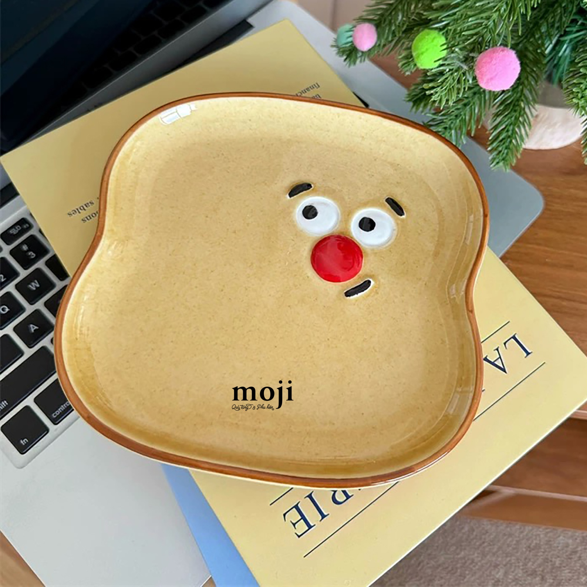Đĩa gốm sứ Sandwich face big eyes mũi to 16x16