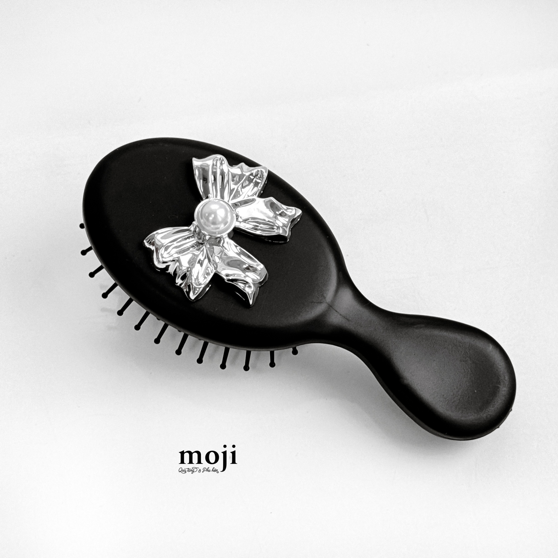 Lược đệm mát xa Basic kèm silver bow nơ ngọc trai