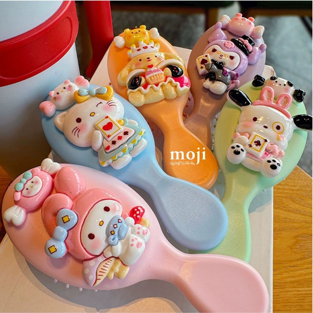 Lược đệm mát xa Sanrio family poker tea time