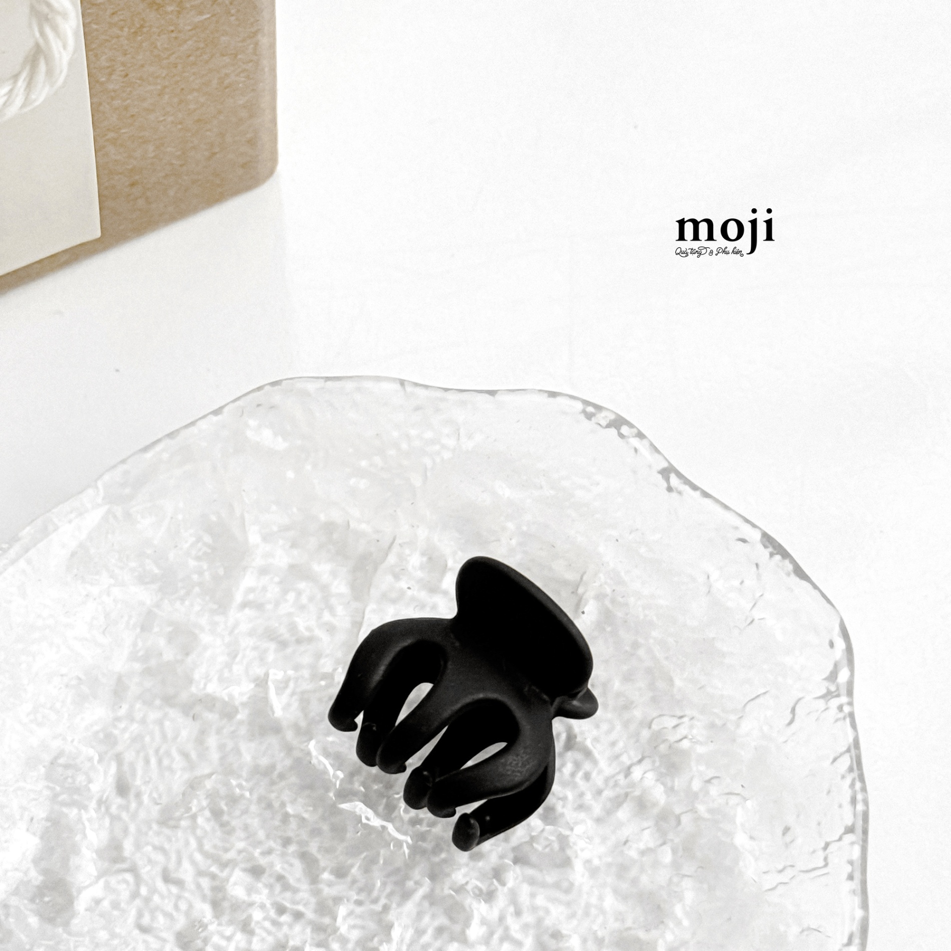 Kẹp tóc càng cua Letter M 2cm