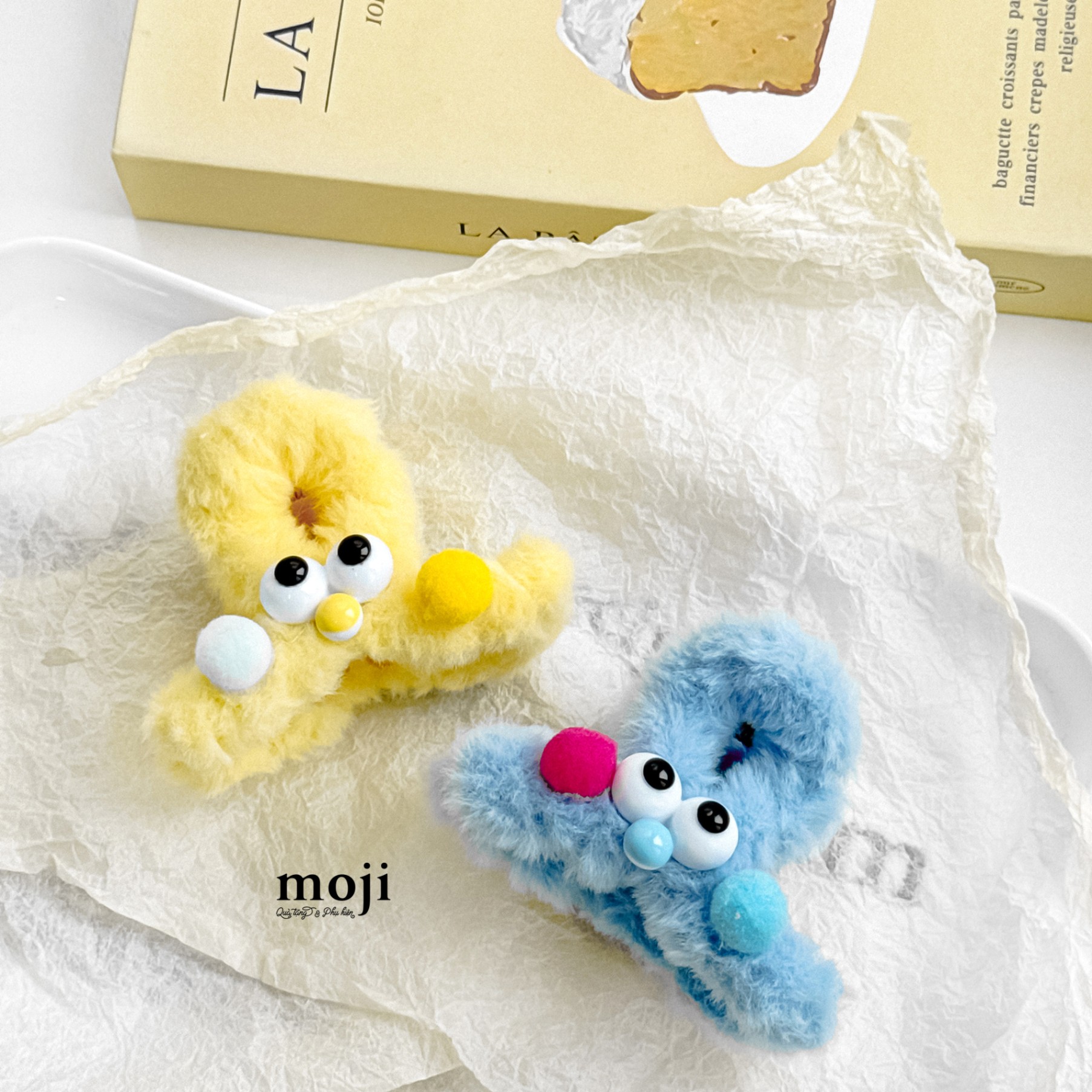 Kẹp tóc càng cua lông xù Funny vibes big eyes cục bông màu sắc