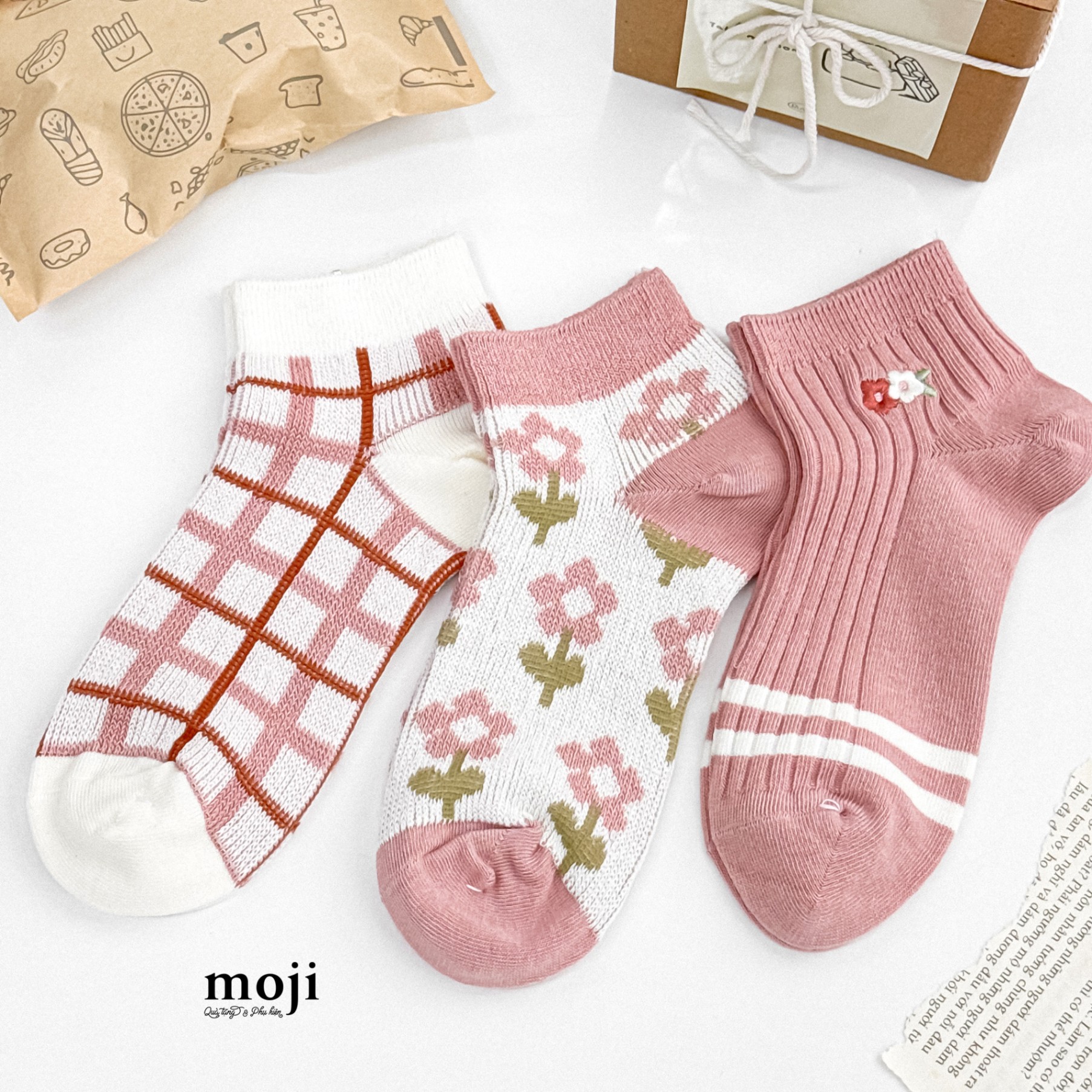 Tất vớ cổ ngắn Flower hoa nhỏ kẻ ô viền màu đậm