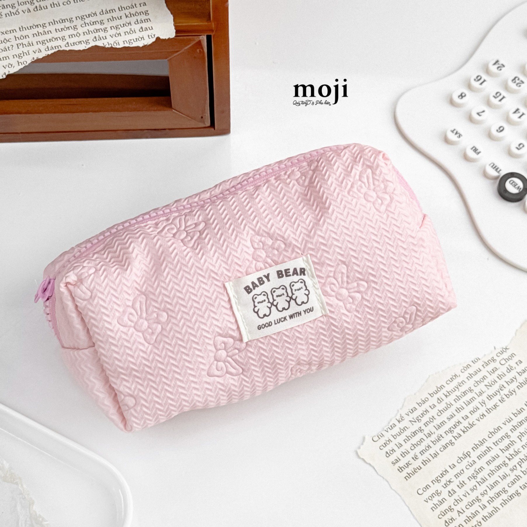 Hộp bút lớn Bow nơ nền gấp khúc 7x8x18