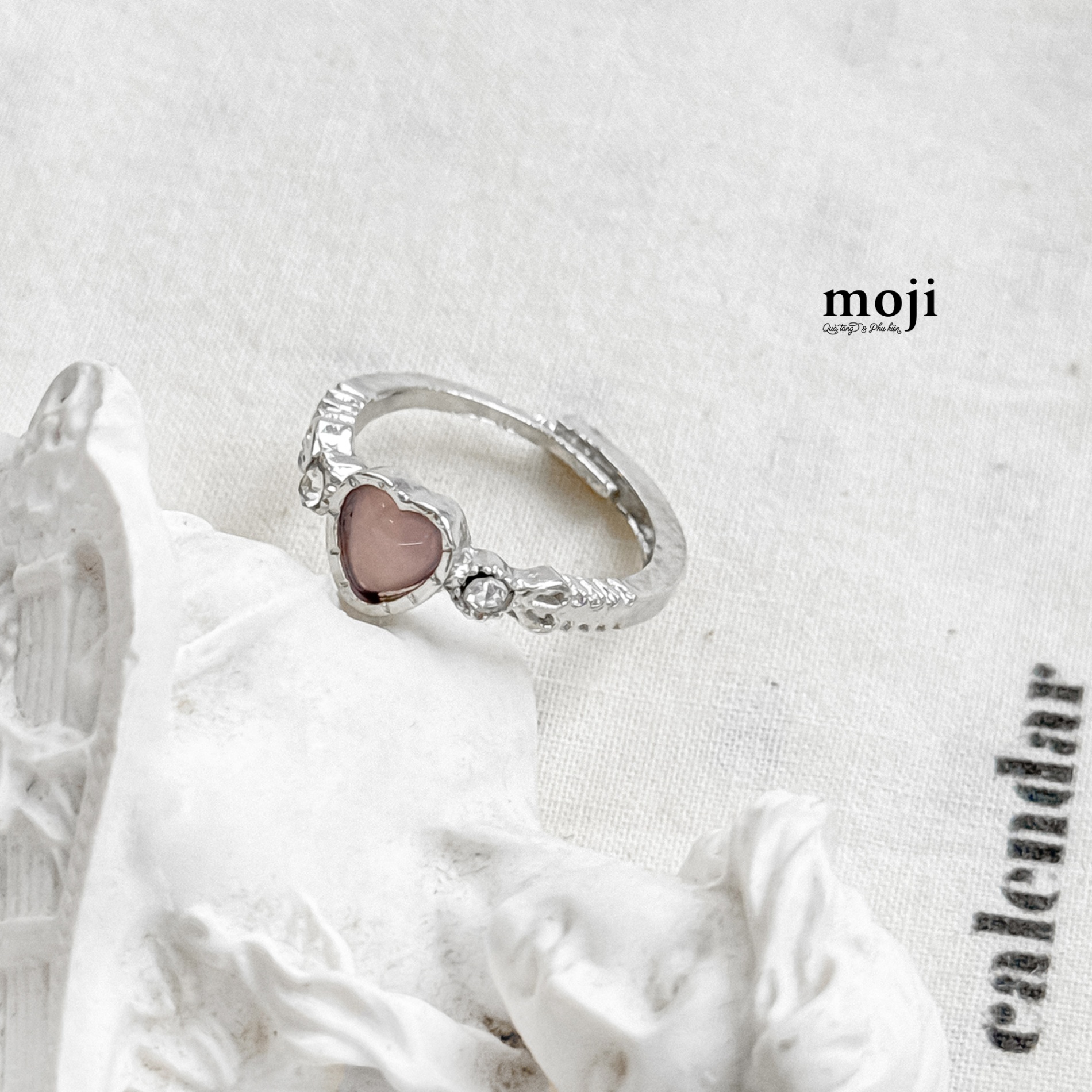 Nhẫn mạ bạc Pink heart có viền đính đá