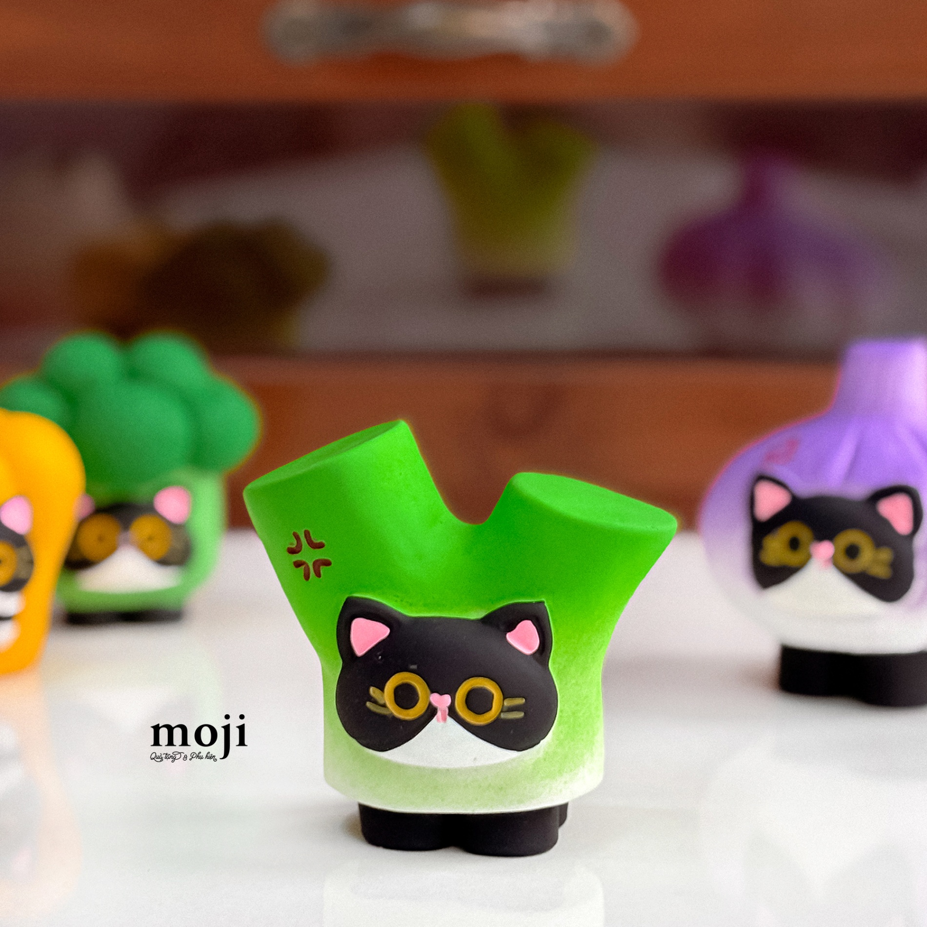 Tượng trưng bày trang trí Cat copslay vegetable hành lá 5x5