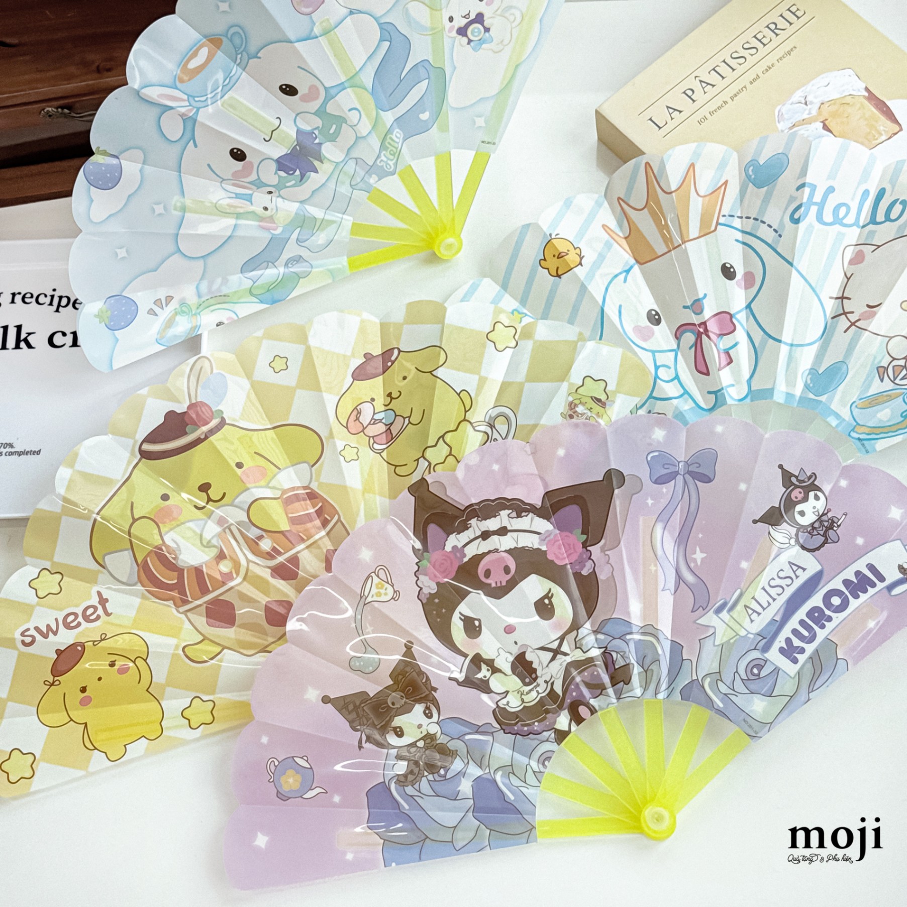 Quạt xòe MJ Sanrio family happy with friends