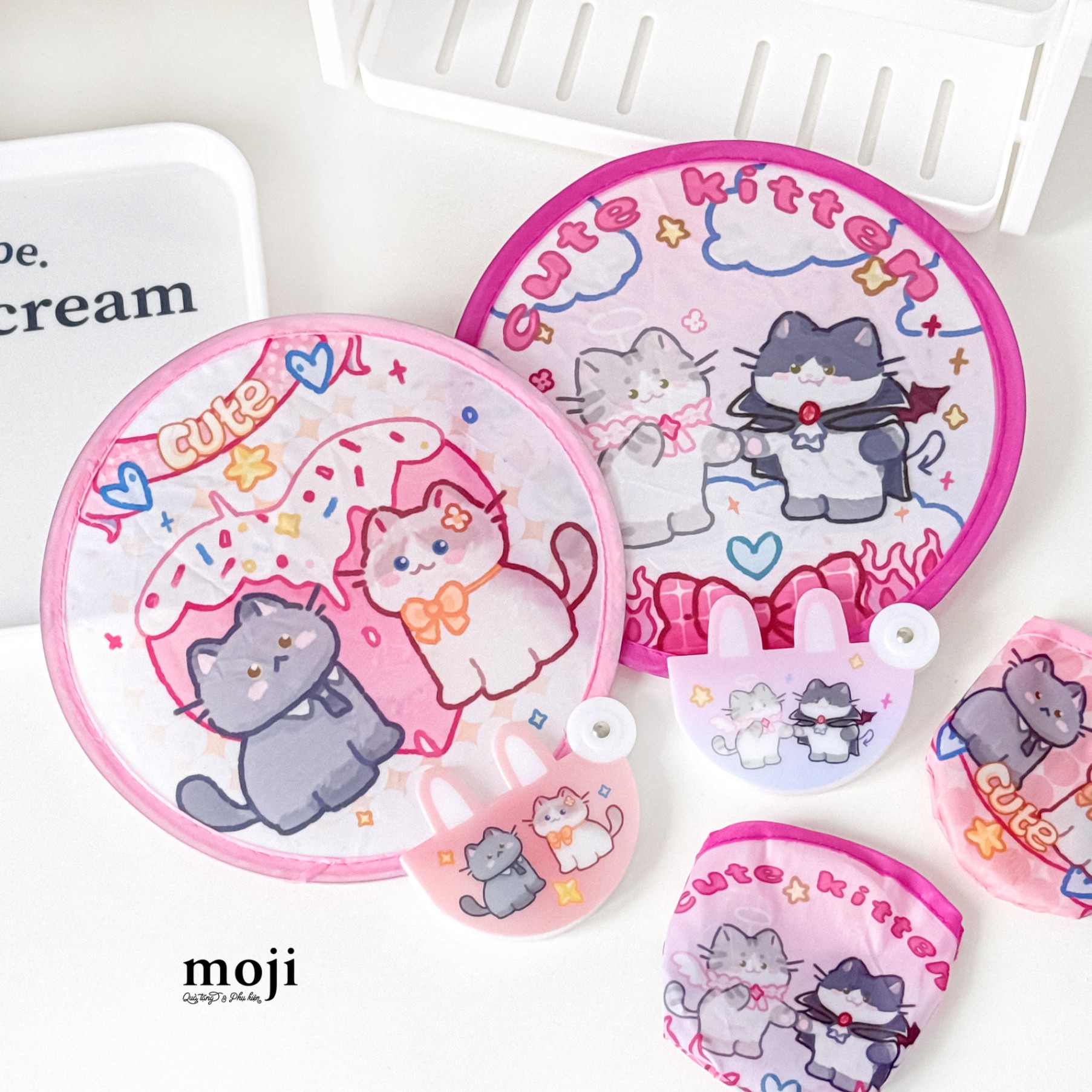 Quạt tròn gấp sáng tạo Couple cat heart cake angel devil