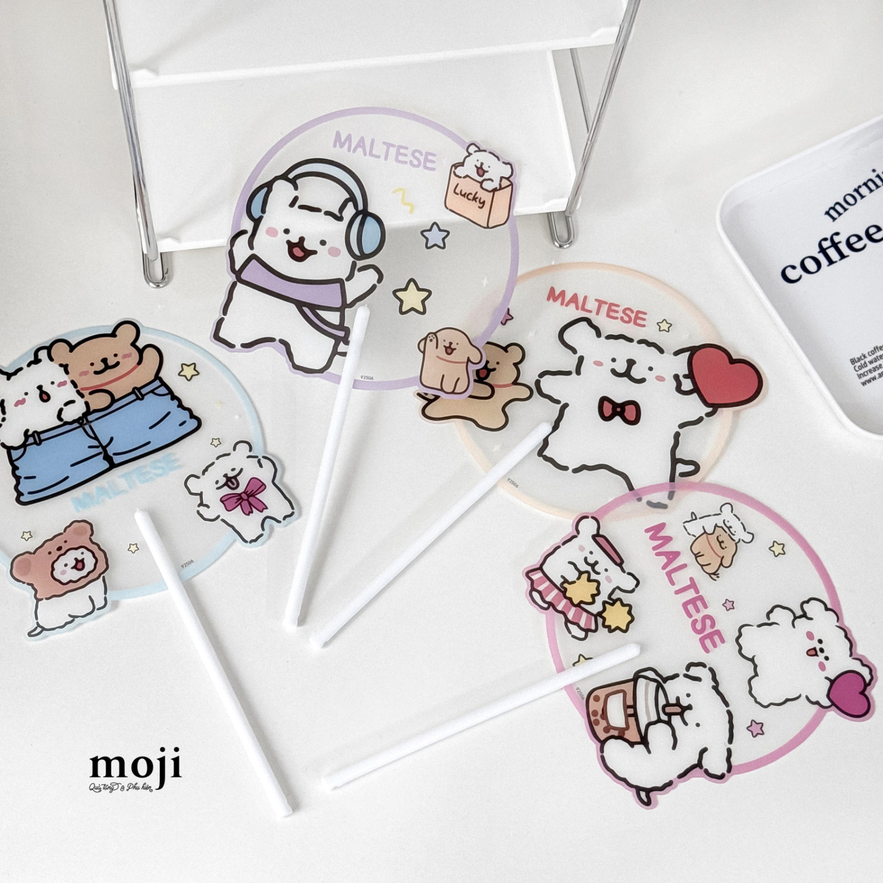 Quạt nhựa cầm tay MJ Couple dog maltese viền màu
