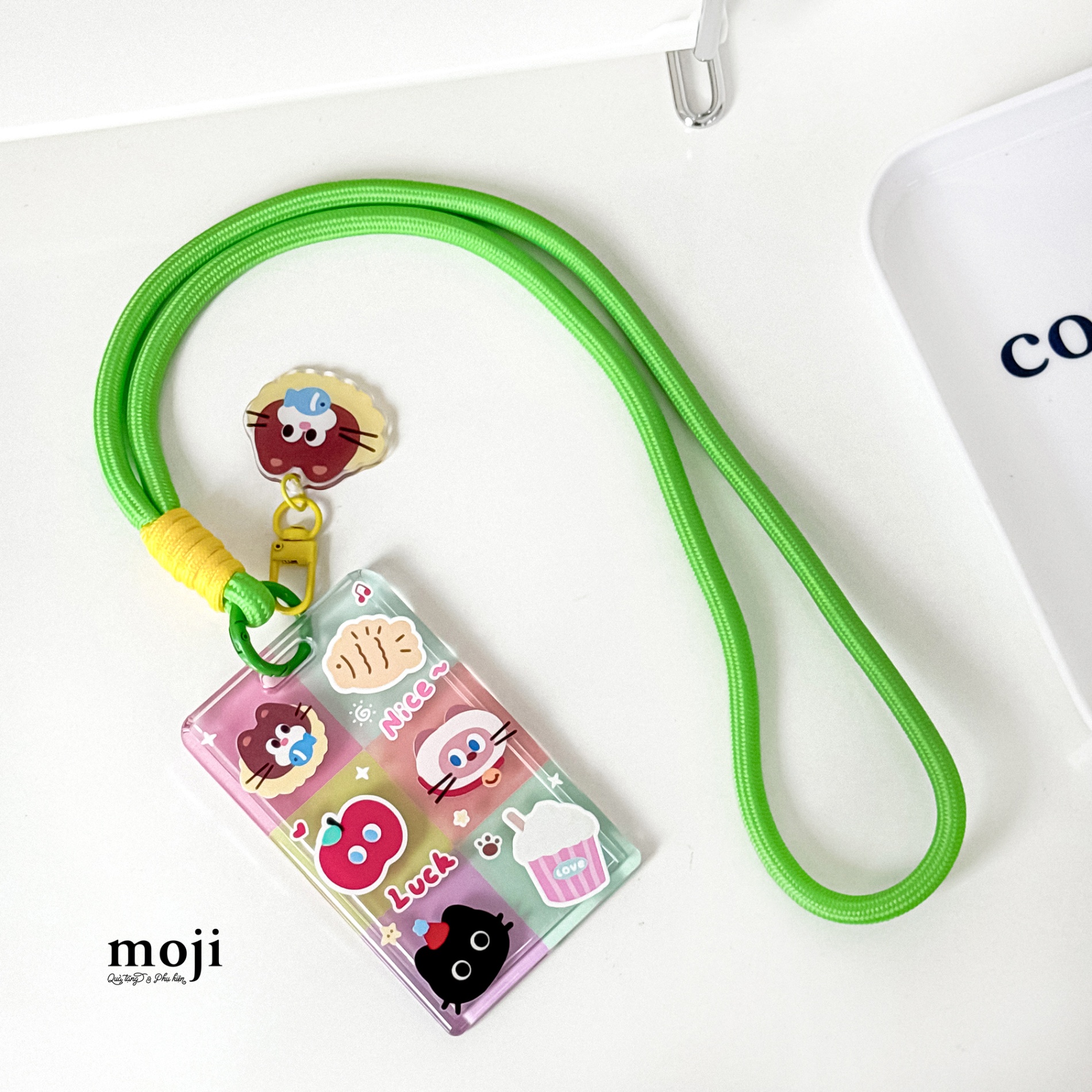 Đeo thẻ dọc Cute cat fruit food luck nice ô vuông màu sắc kèm strap 6x10