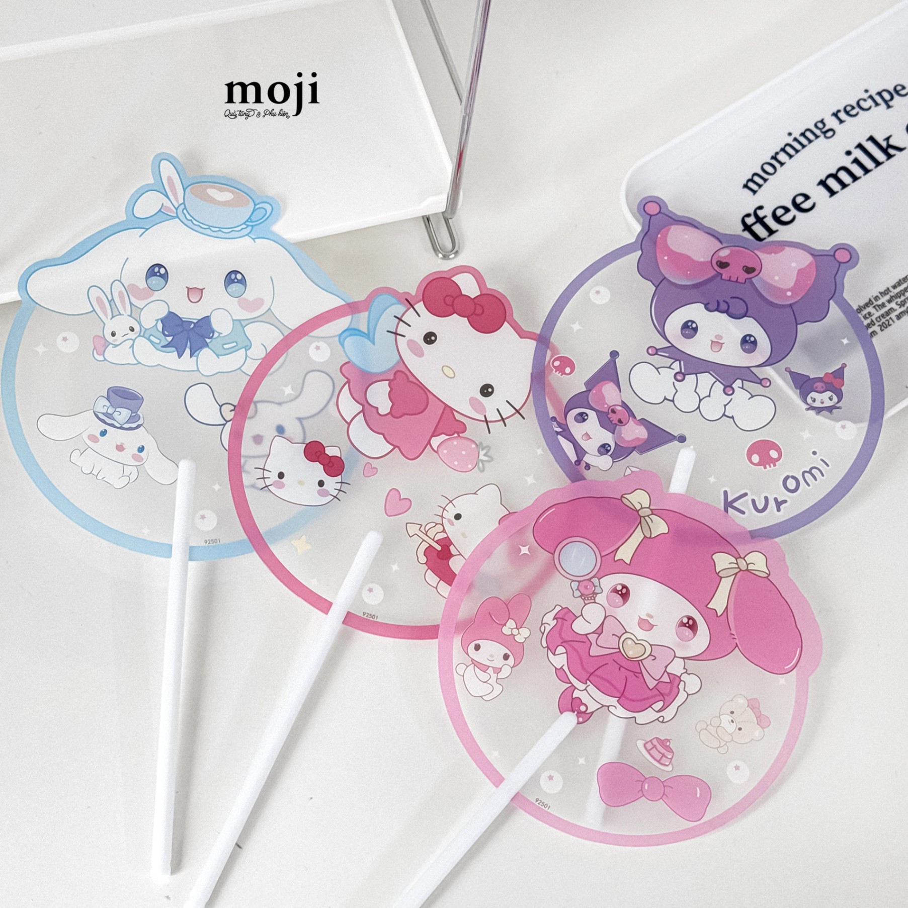 Quạt nhựa cầm tay MJ Sanrio family bow nơ tai thỏ viền màu