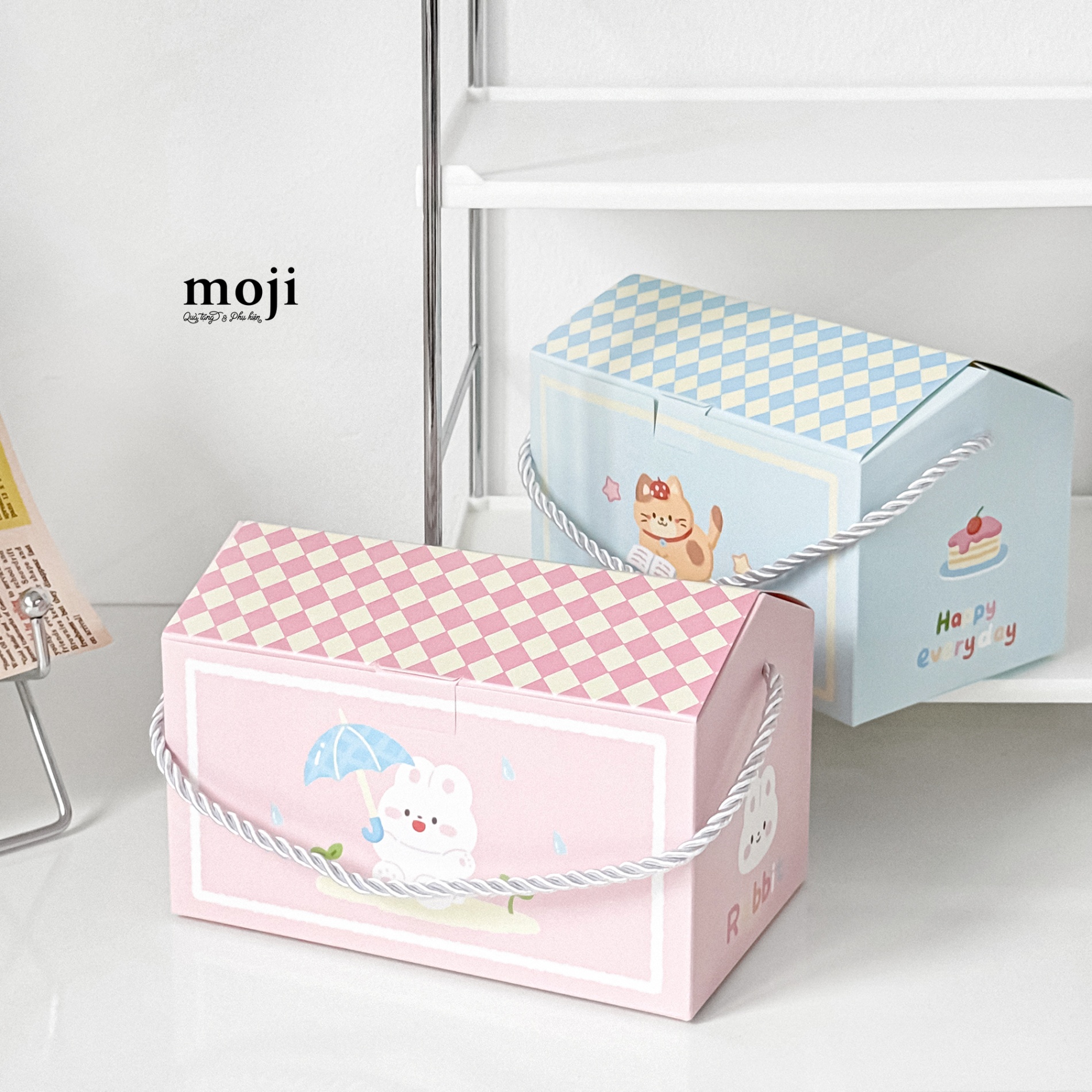 Hộp quà giấy gấp có quai Cute cat rabbit happy everyday house mái nhà kẻ ô 9x10x16