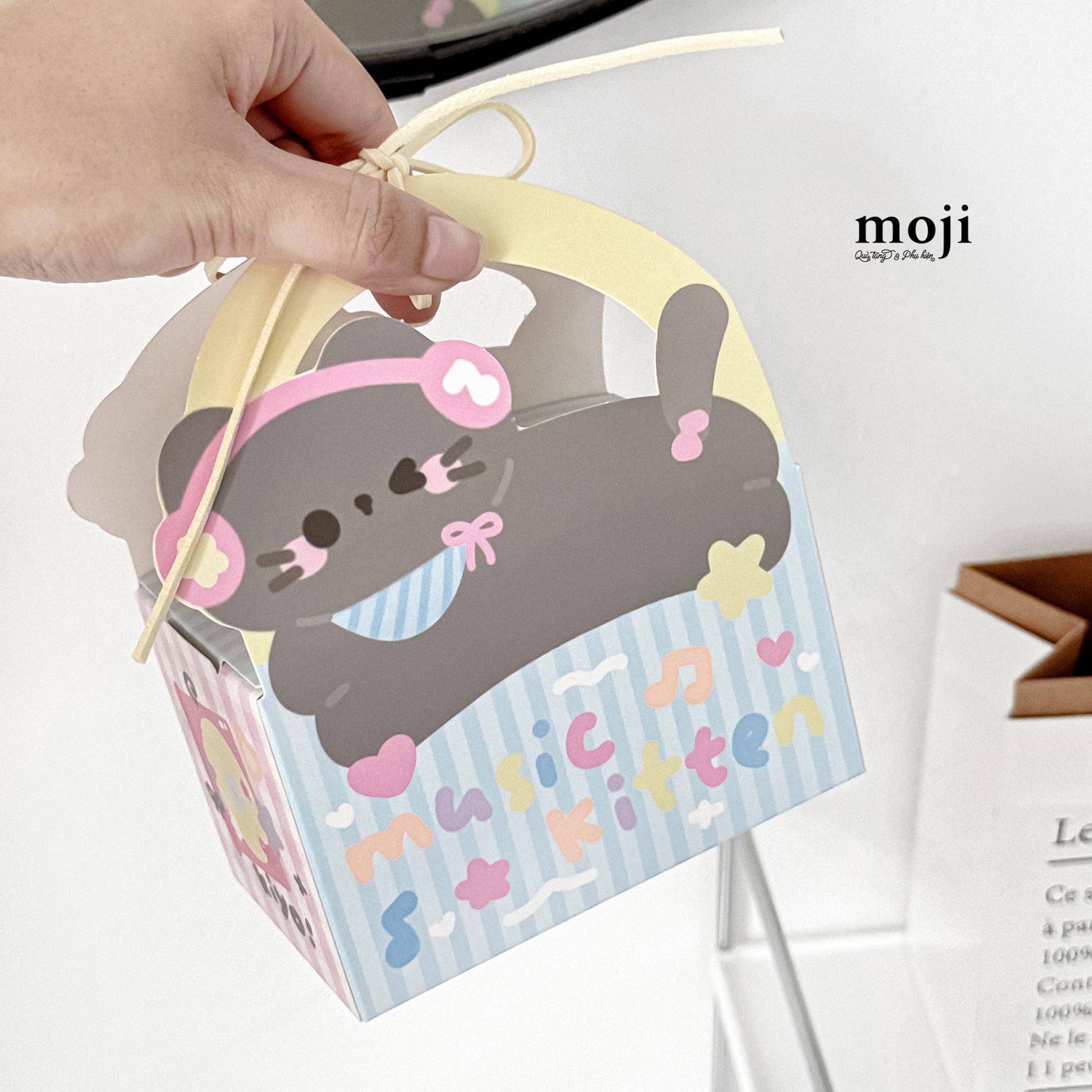 Hộp quà giấy gấp Cute cat đeo tai nghe music kitten bow 7x12x15