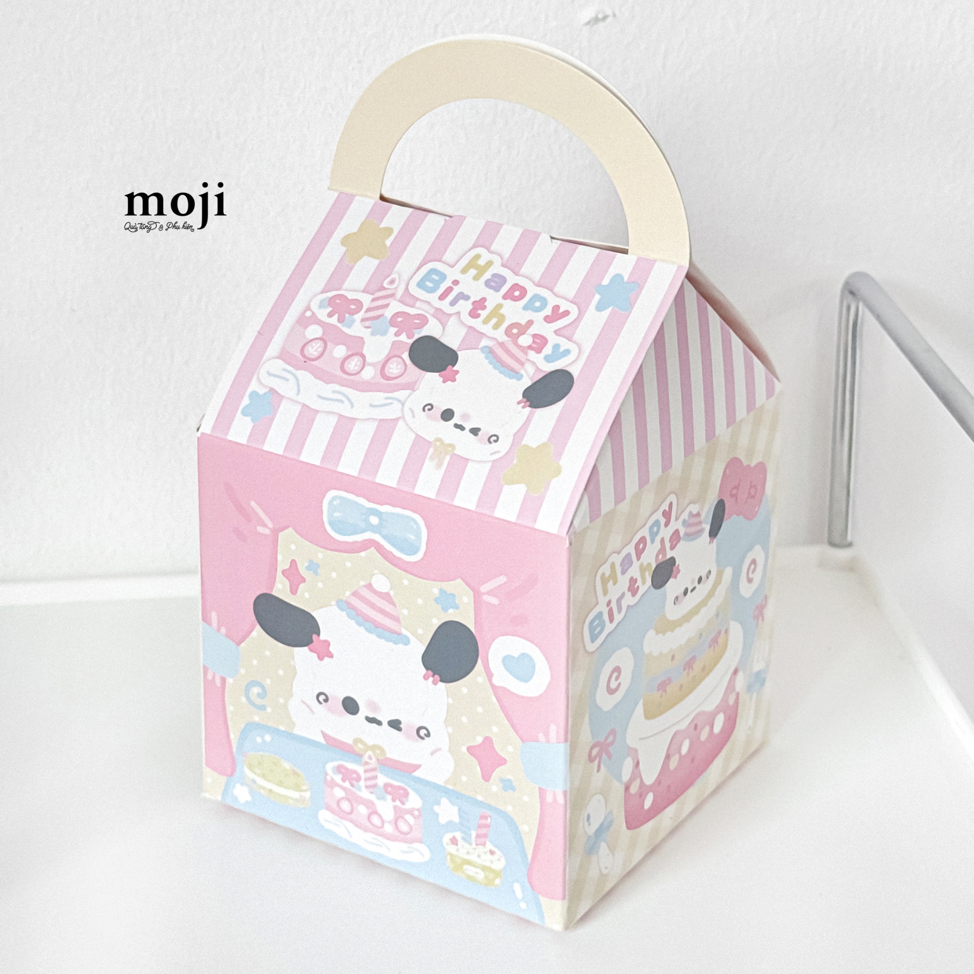 Hộp quà giấy gấp Happy birthday Sanrio family Pochacco cake 8x8x16
