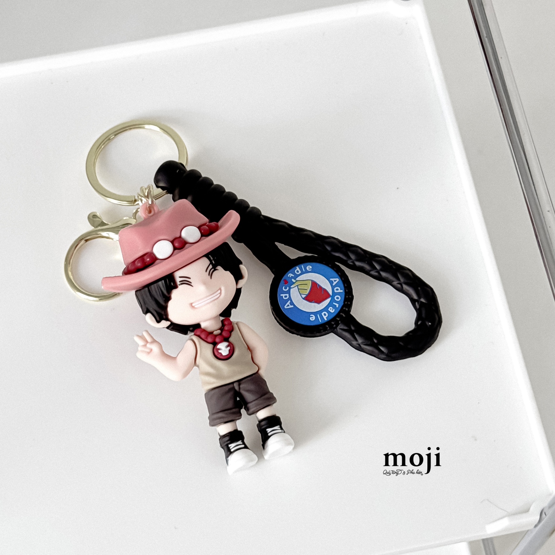 Móc khóa MJ One Piece Ace đứng say hi