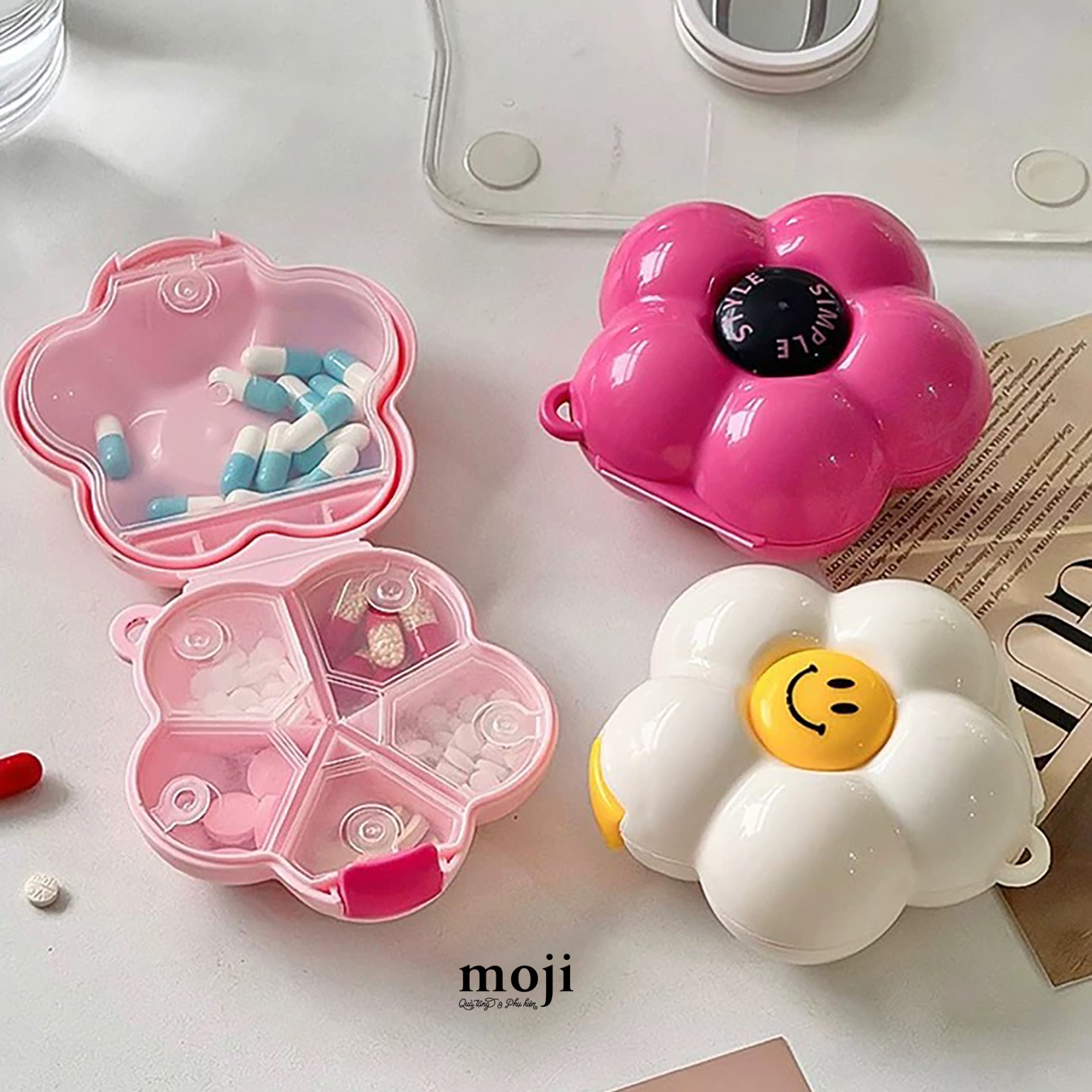 Hộp đựng thuốc 6 ngày Smiley flower simple kèm móc 4x9x9