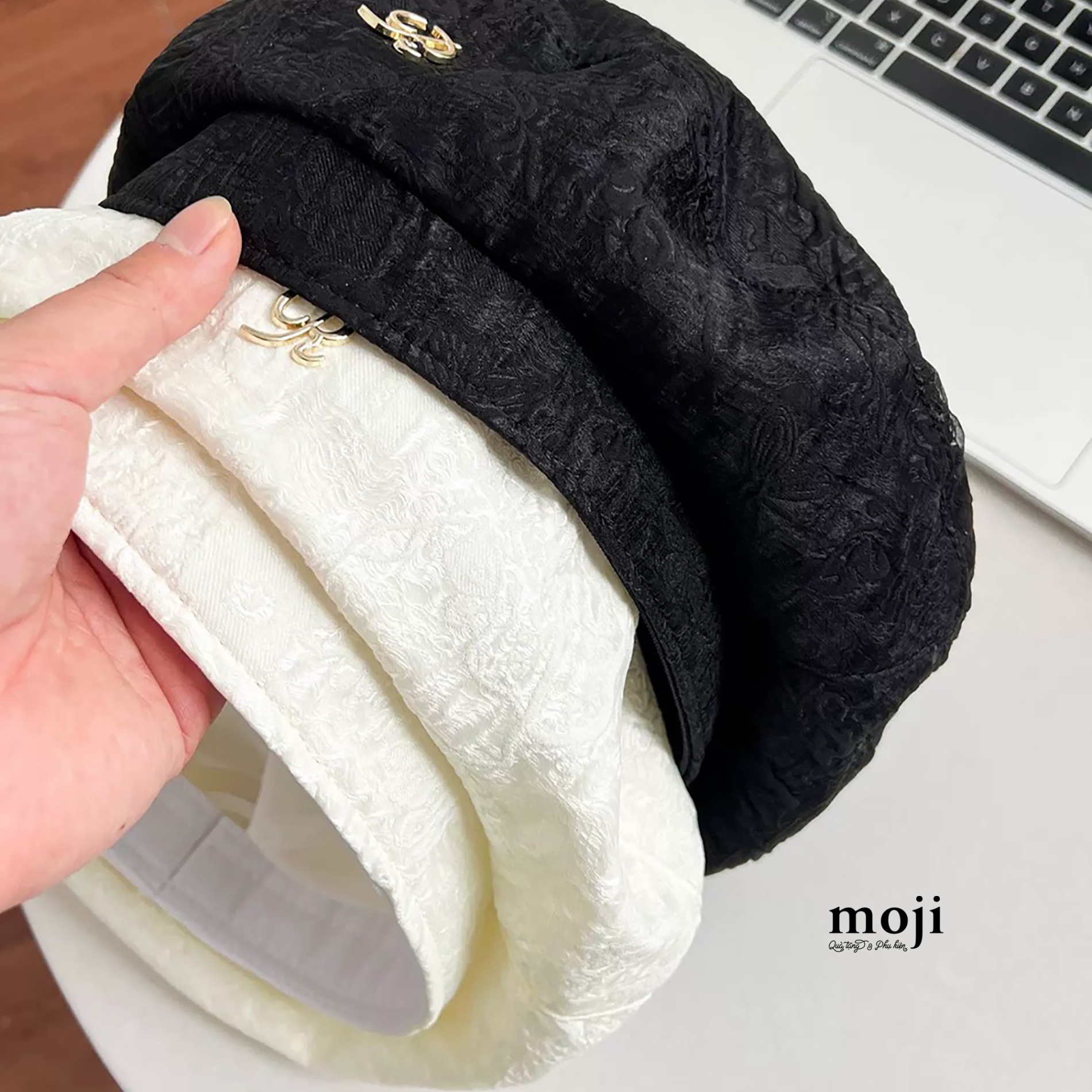Mũ nón beret Letter R nền màu họa tiết dập nổi