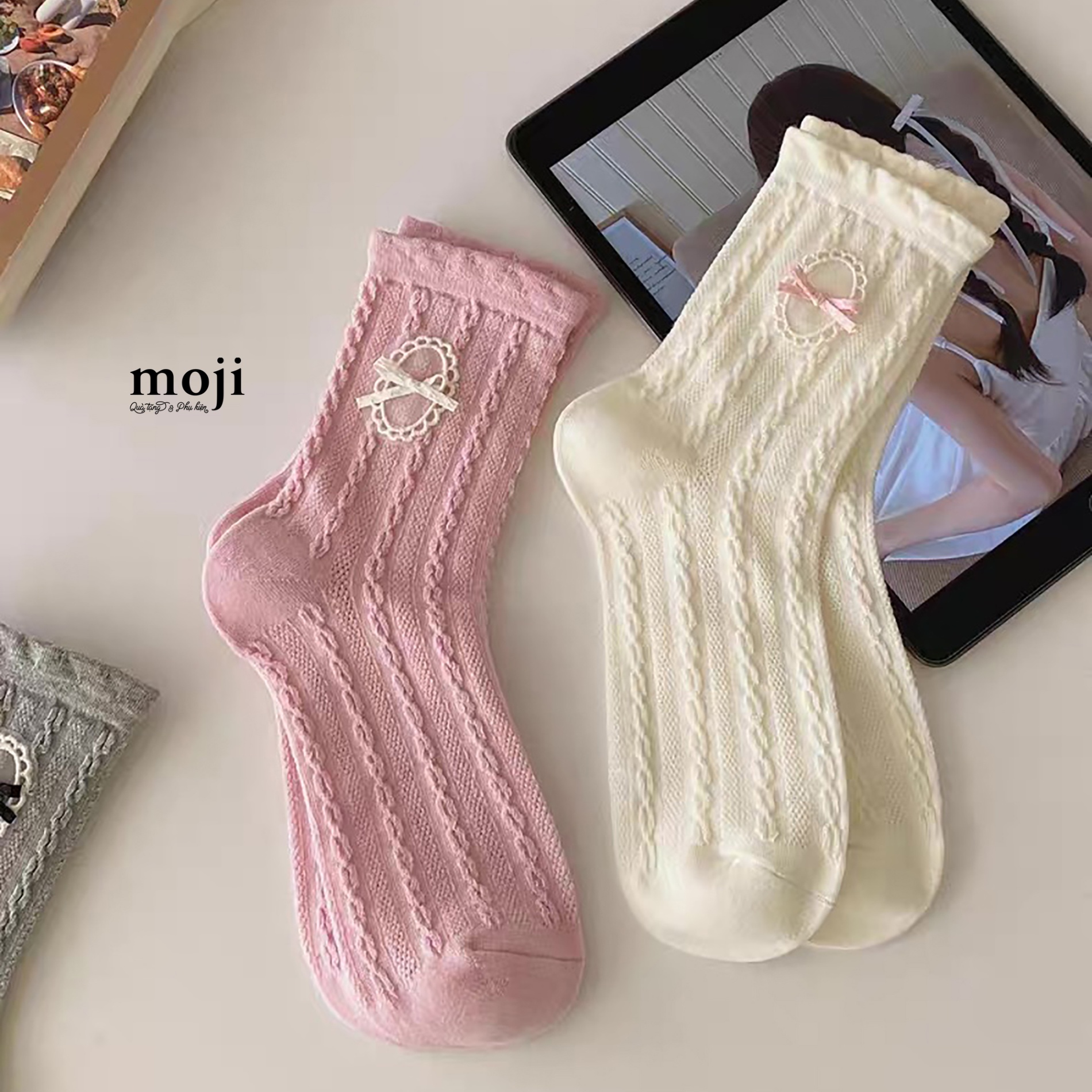 Tất vớ cổ cao Gương nhỏ họa tiết dập nổi đính nơ