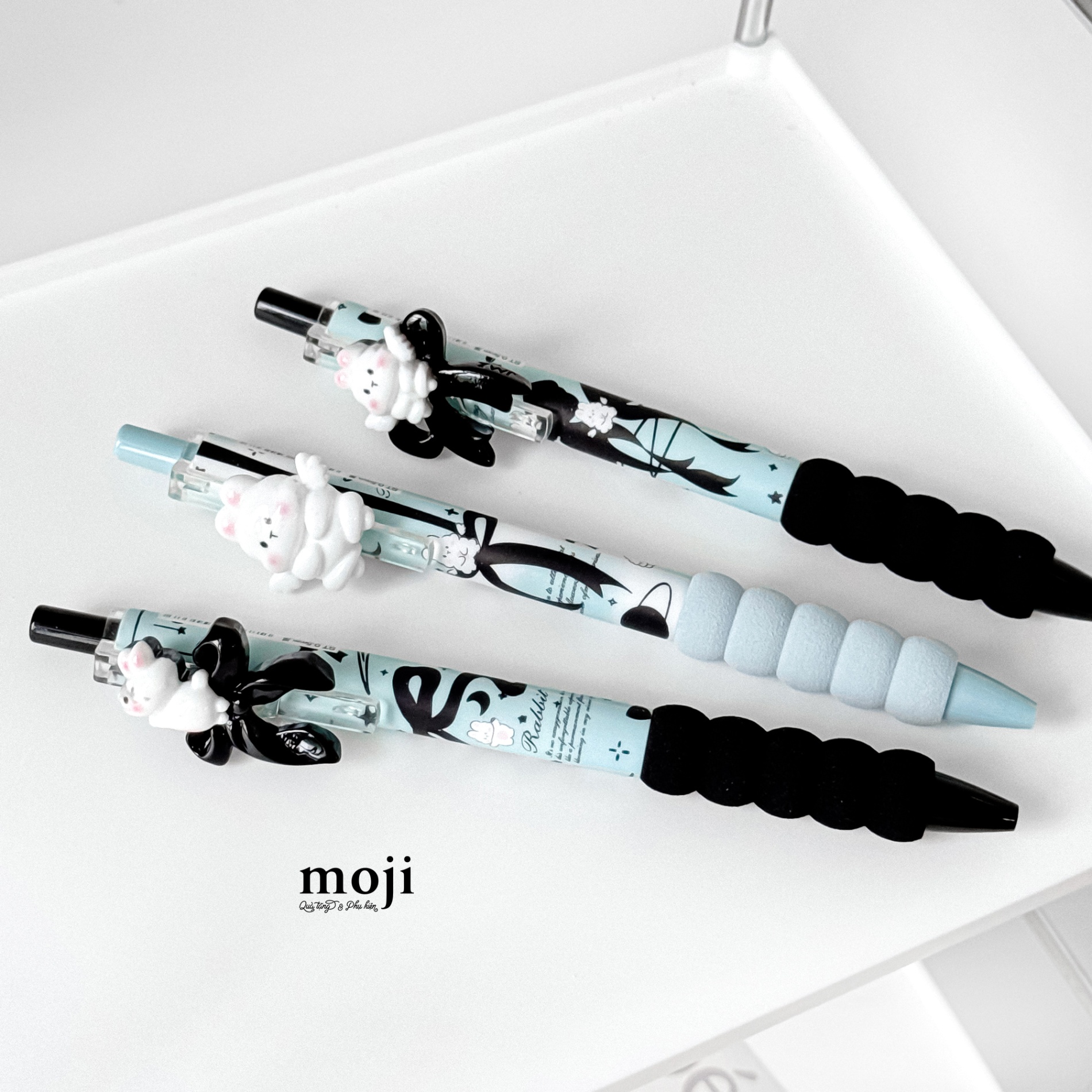 Bút viết mực đen Rabbit black bow nơ