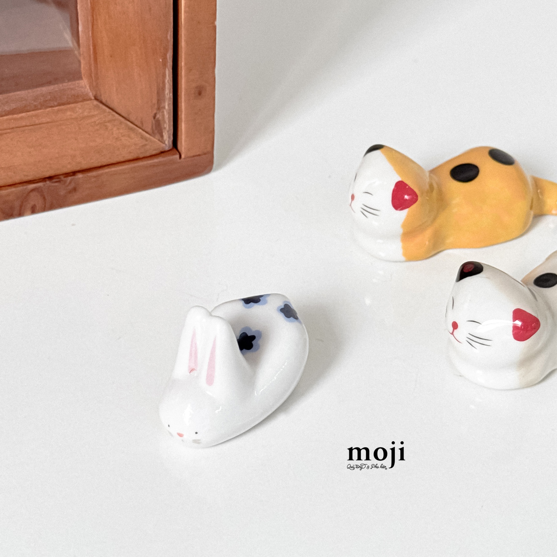 Giá đỡ thìa đũa Cute rabbit thỏ nằm hoa nhỏ