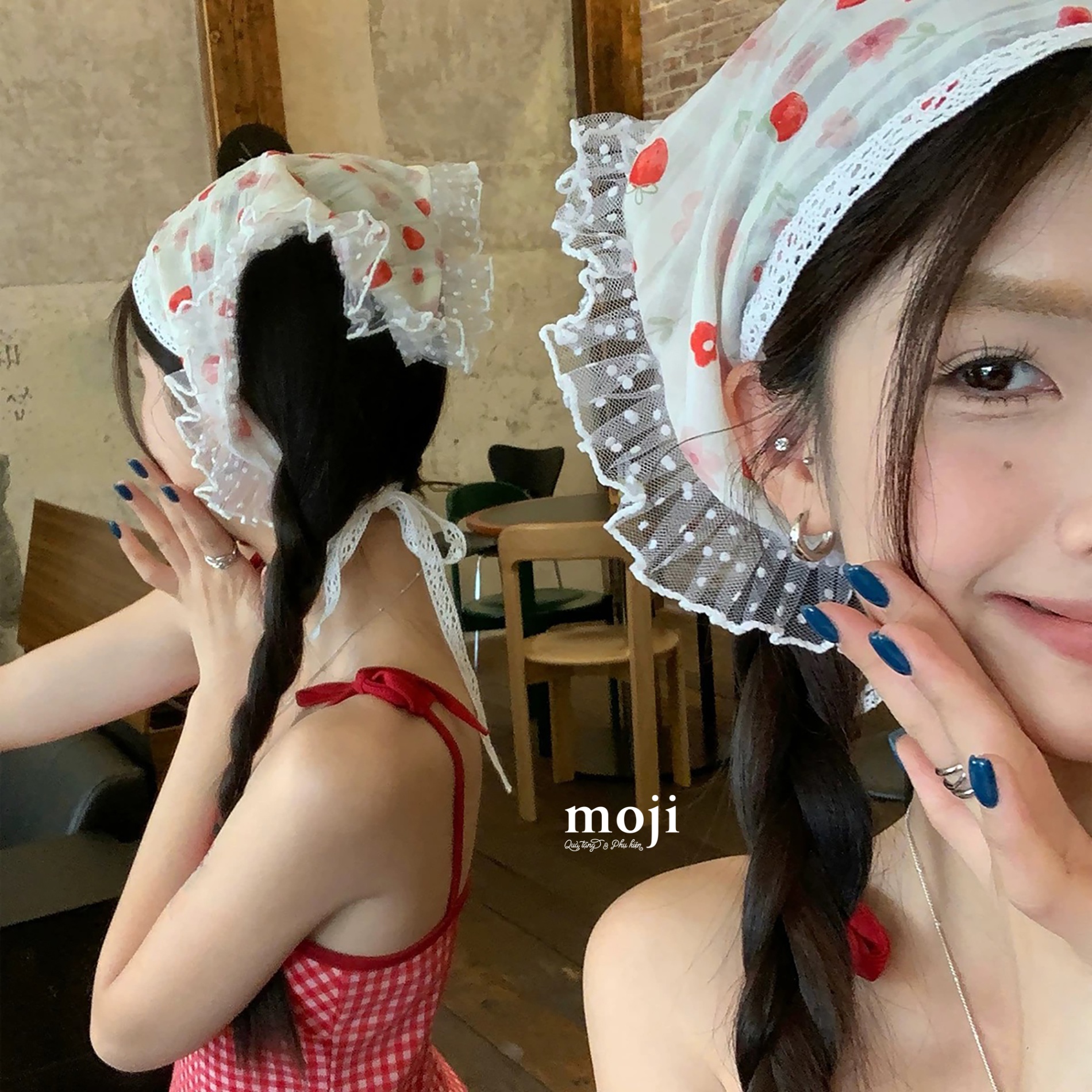 Khăn bandana sợi Flower fruit strawberry có viền voan chấm bi 28x45