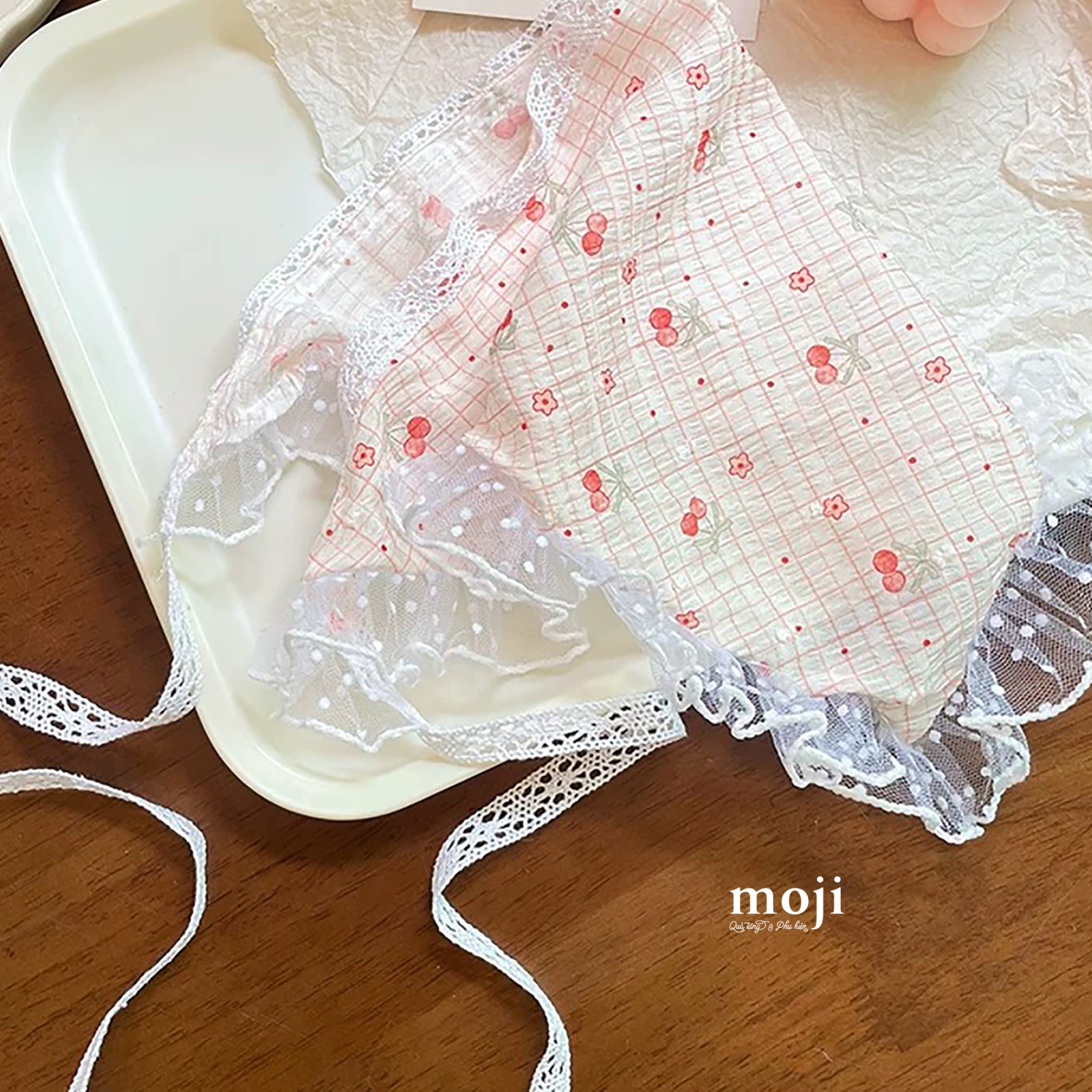 Khăn bandana sợi Flower fruit chấm bi nền kẻ ô có viền voan chấm bi 28x45