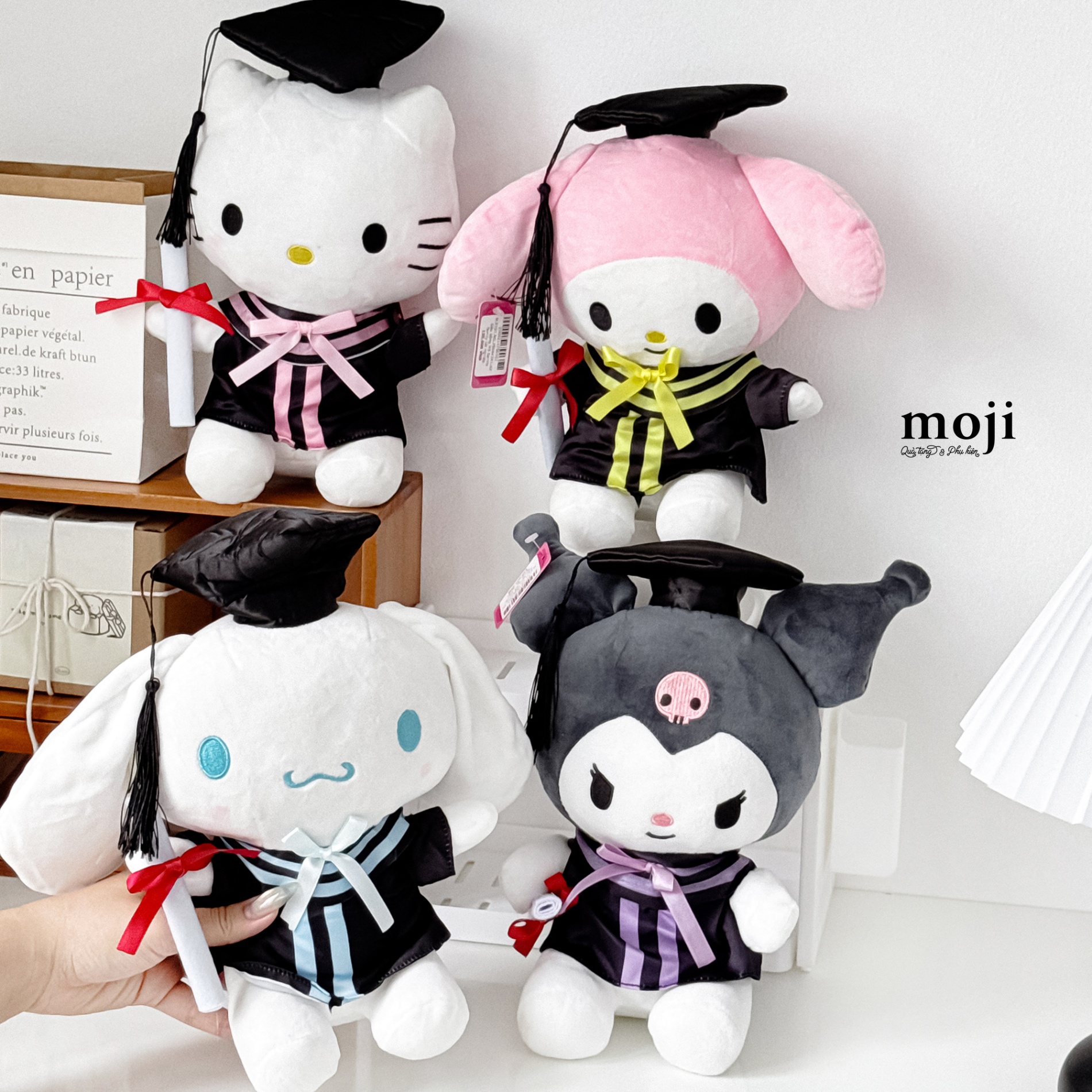 Gấu bông MS Sanrio family tốt nghiệp 24cm