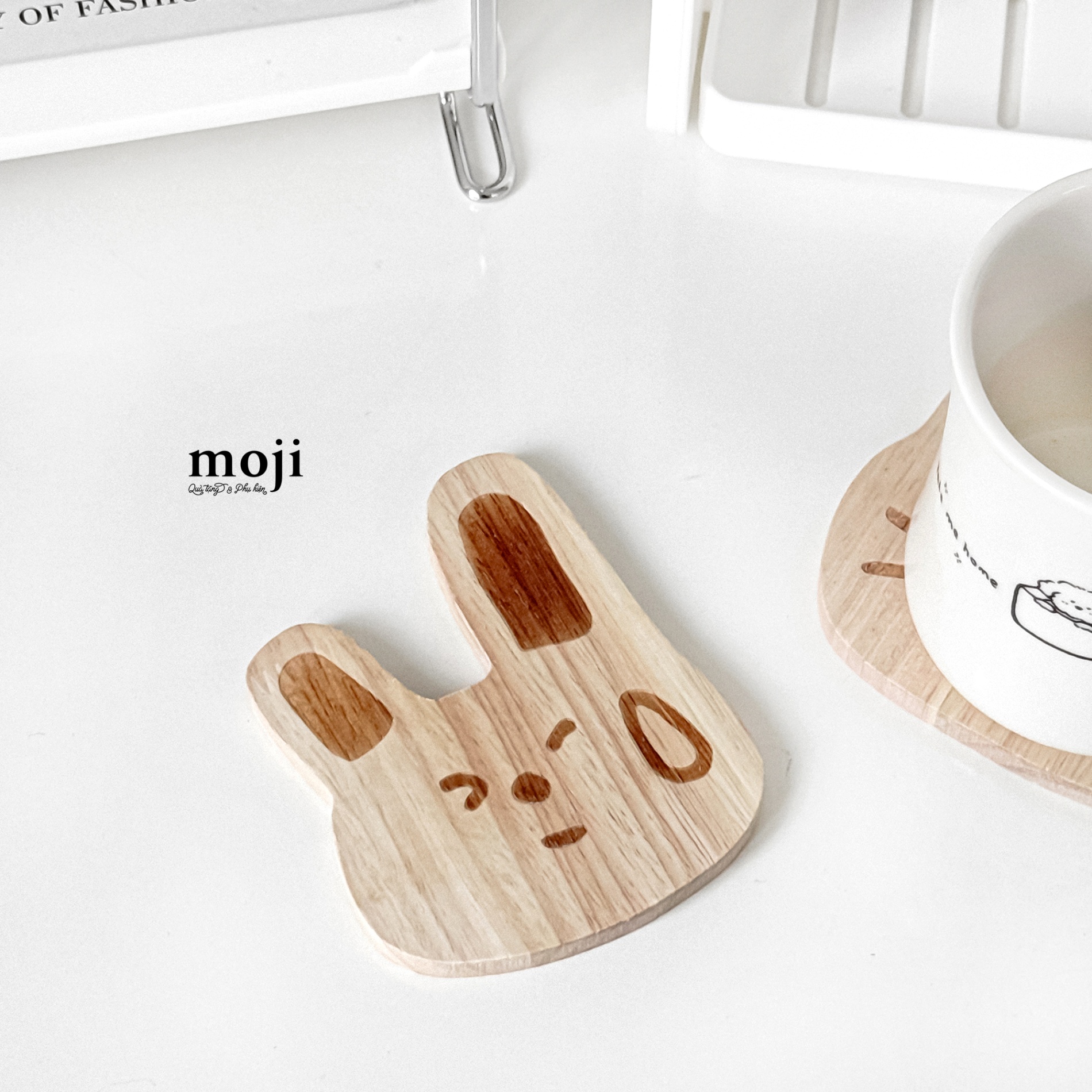 Lót cốc gỗ Rabbit face biểu cảm 8x11