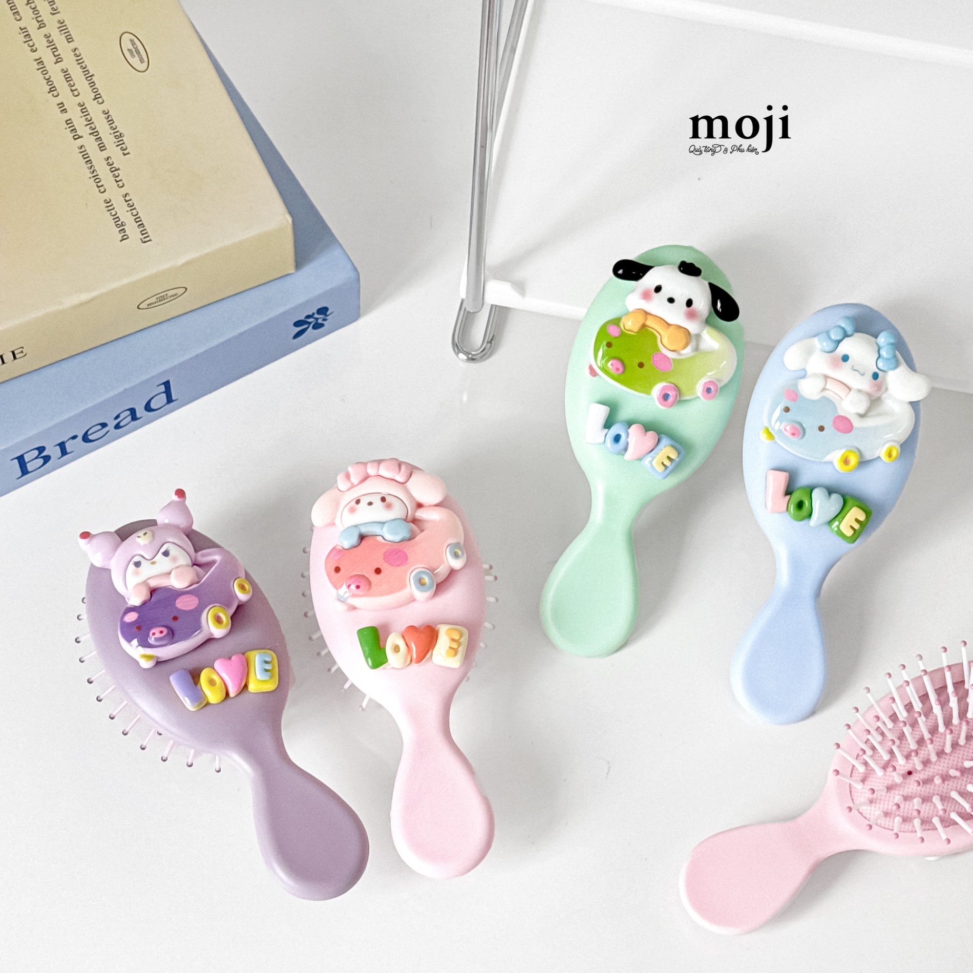 Lược đệm mát xa Sanrio family cưỡi pig car love
