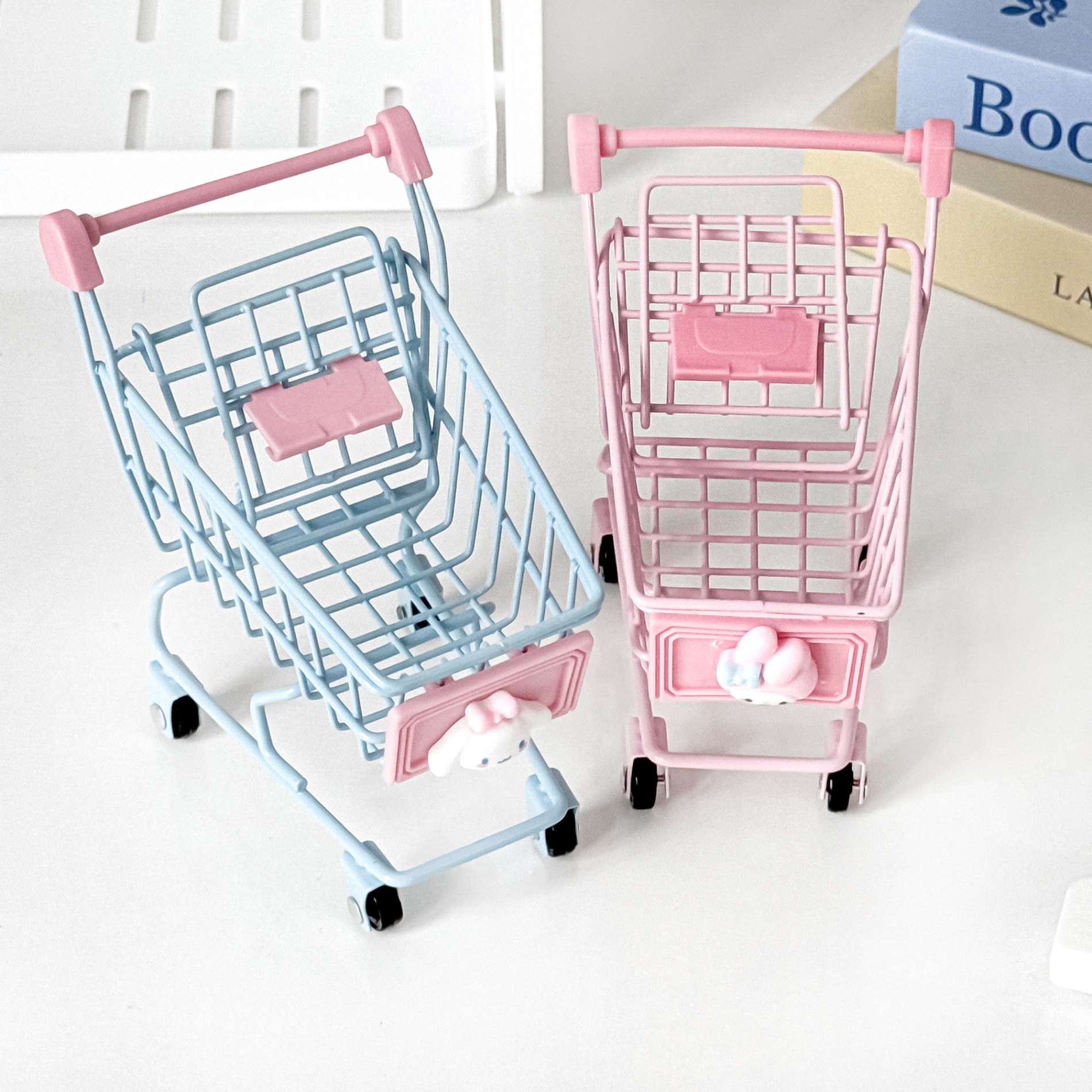 Xe đẩy siêu thị trang trí đa năng Sanrio family face nền màu 8x11x11