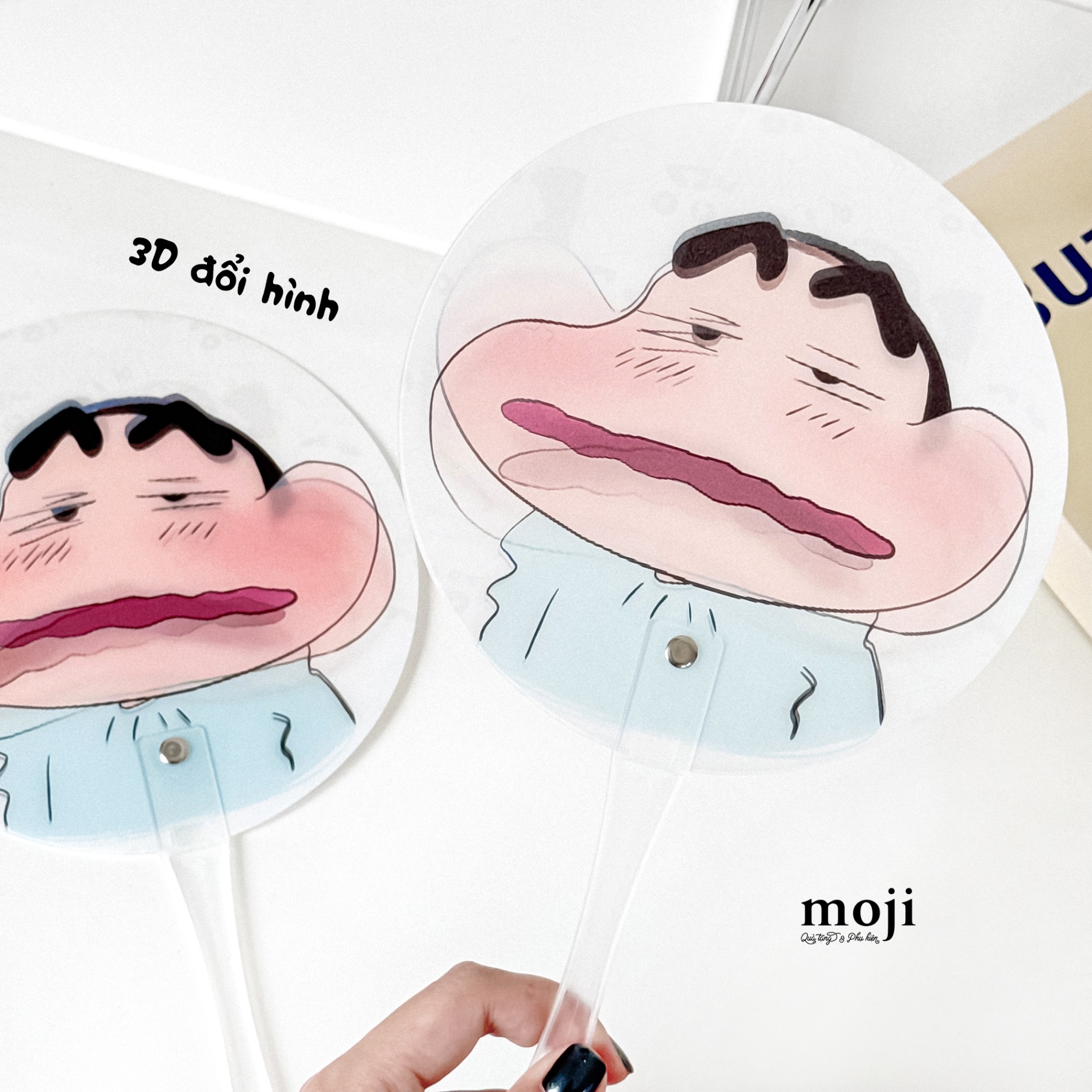 Quạt nhựa cầm tay MJ Shinchan lắc đầu 3D