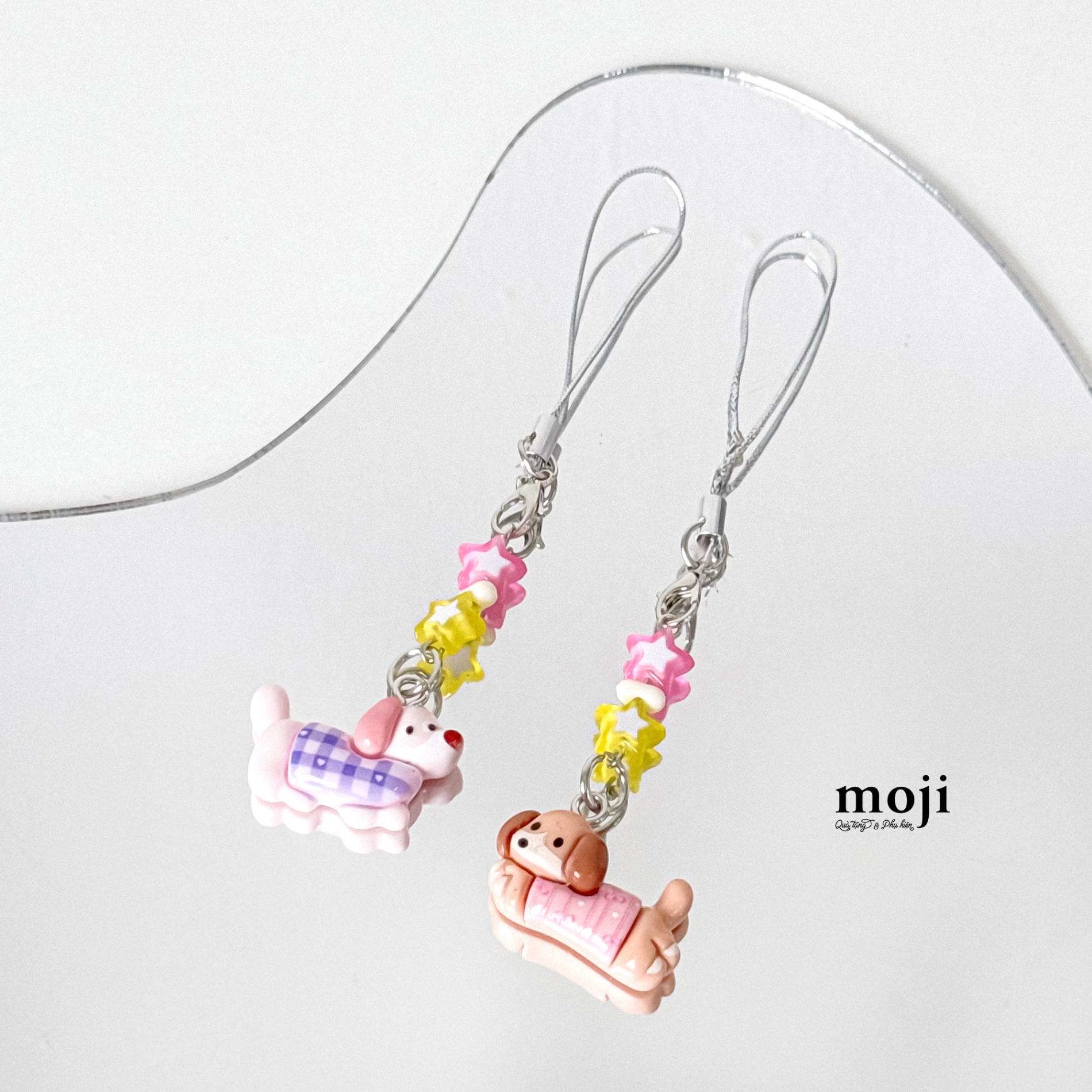 Móc đeo điện thoại Dog Dachshund áo họa tiết ngôi sao