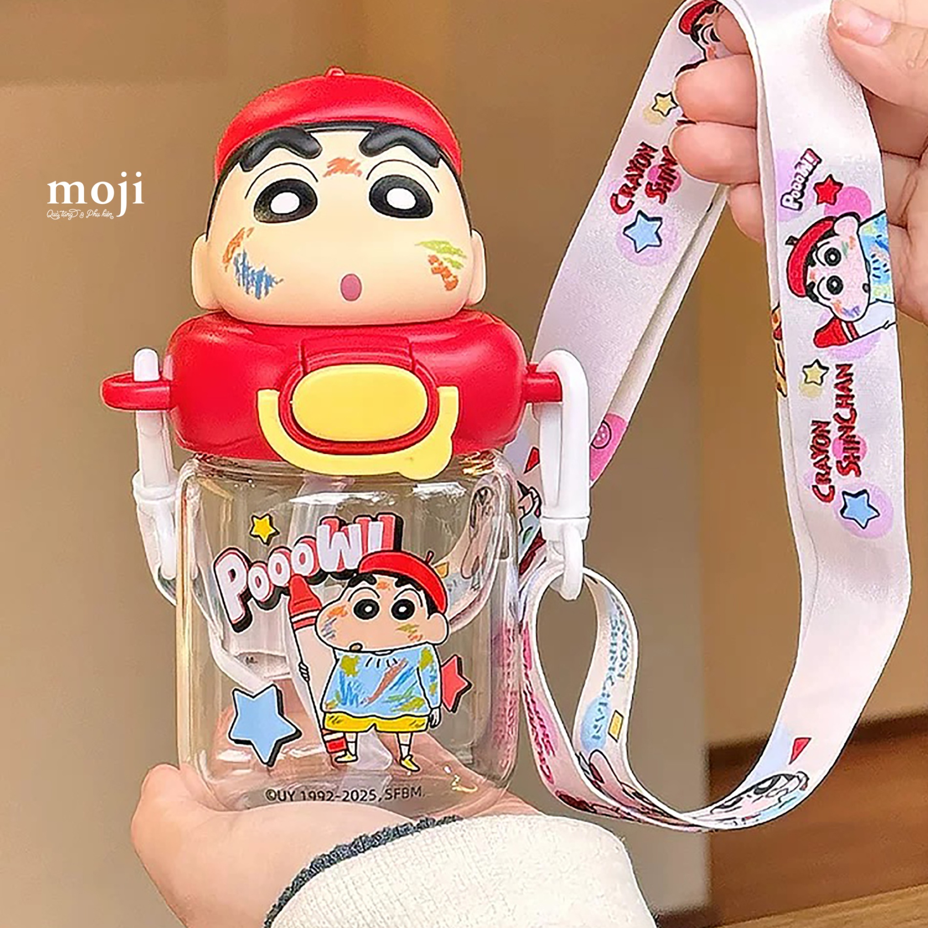 Bình nước thủy tinh Shinchan họa sĩ ngôi sao kèm strap 300ml