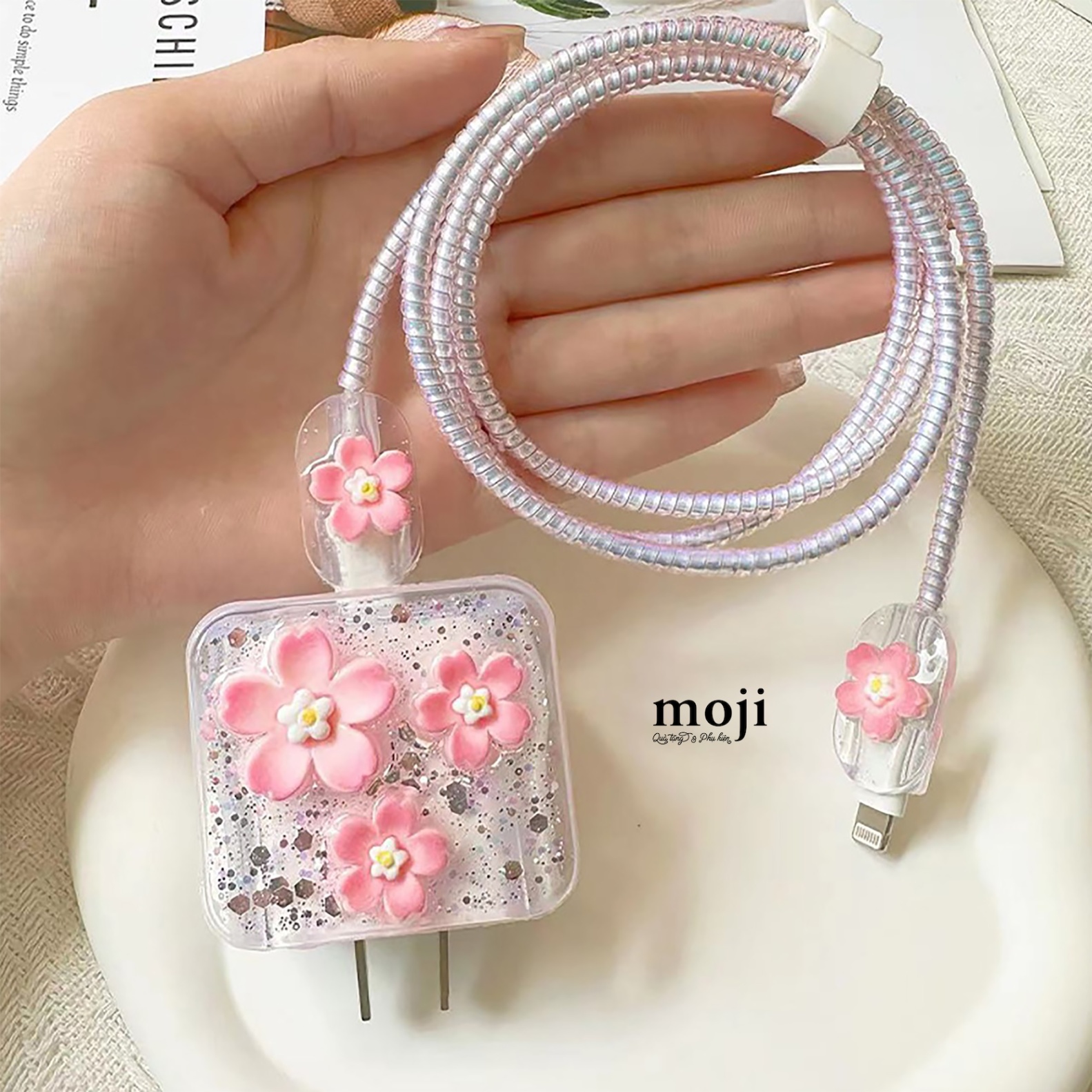 Bảo vệ củ sạc cáp sạc nhanh iPhone Flower nền lấp lánh