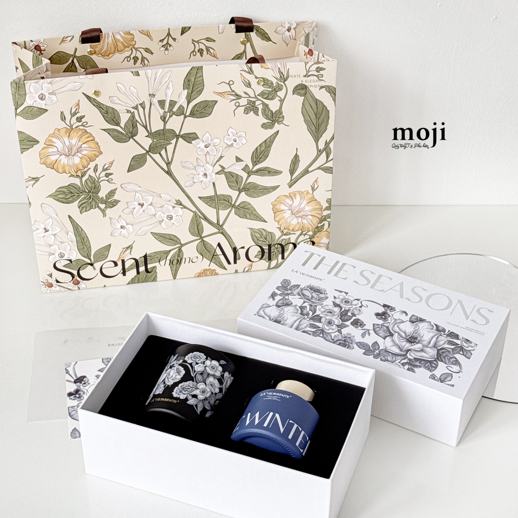 Bộ tinh dầu khuếch tán và nến thơm The seasons flower with wood winter vibes 100ml 150g