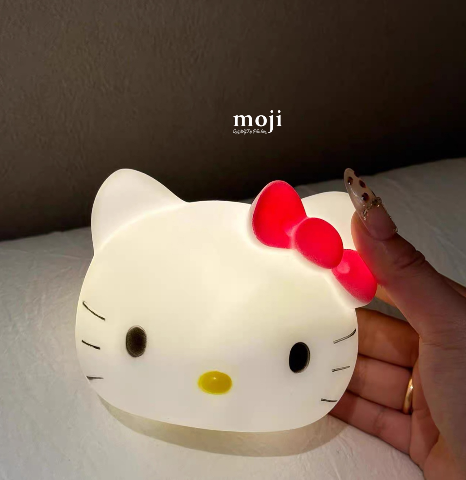 Đèn ngủ led Sanrio family Hello Kitty basic face dùng pin 8x9x10
