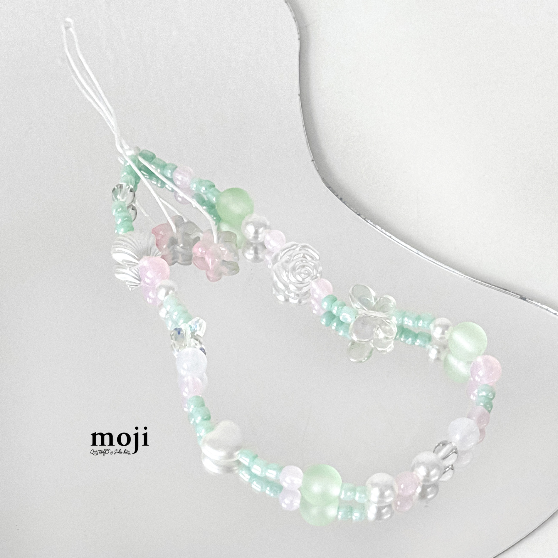 Dây đeo điện thoại Butterfly flower heart vỏ sò hạt tròn