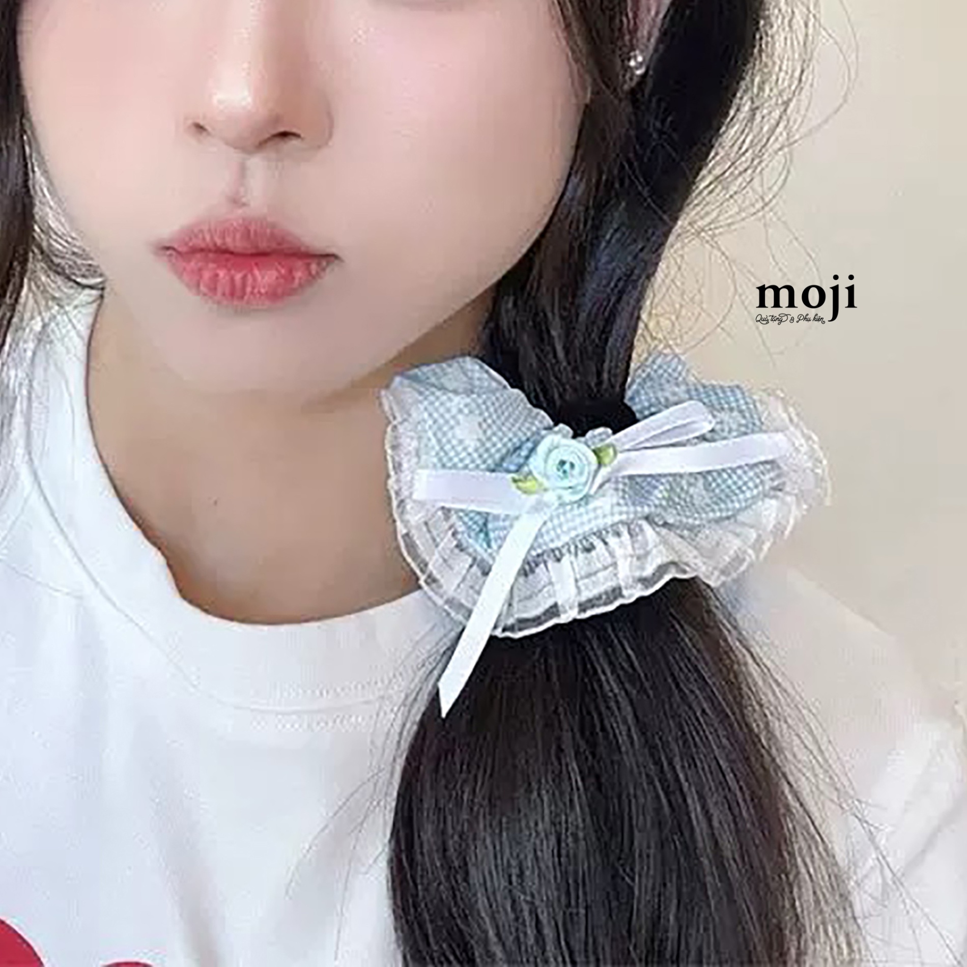 Buộc tóc scrunchies Flower hoa nhỏ nền kẻ ô viền ren