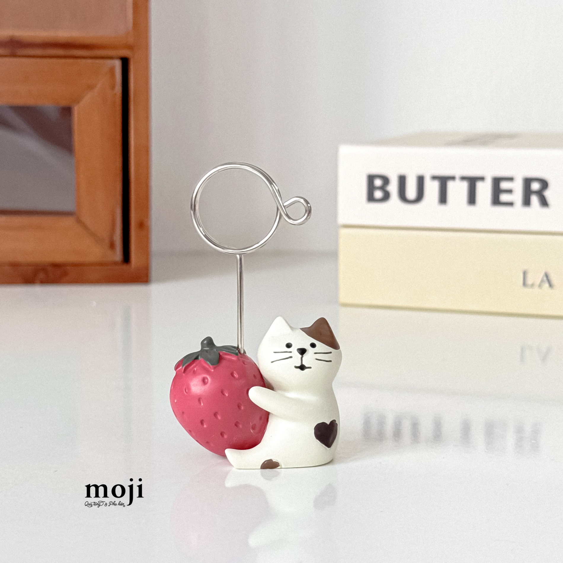 Kẹp ảnh trang trí Cute cat hug fruit strawberry 4x7