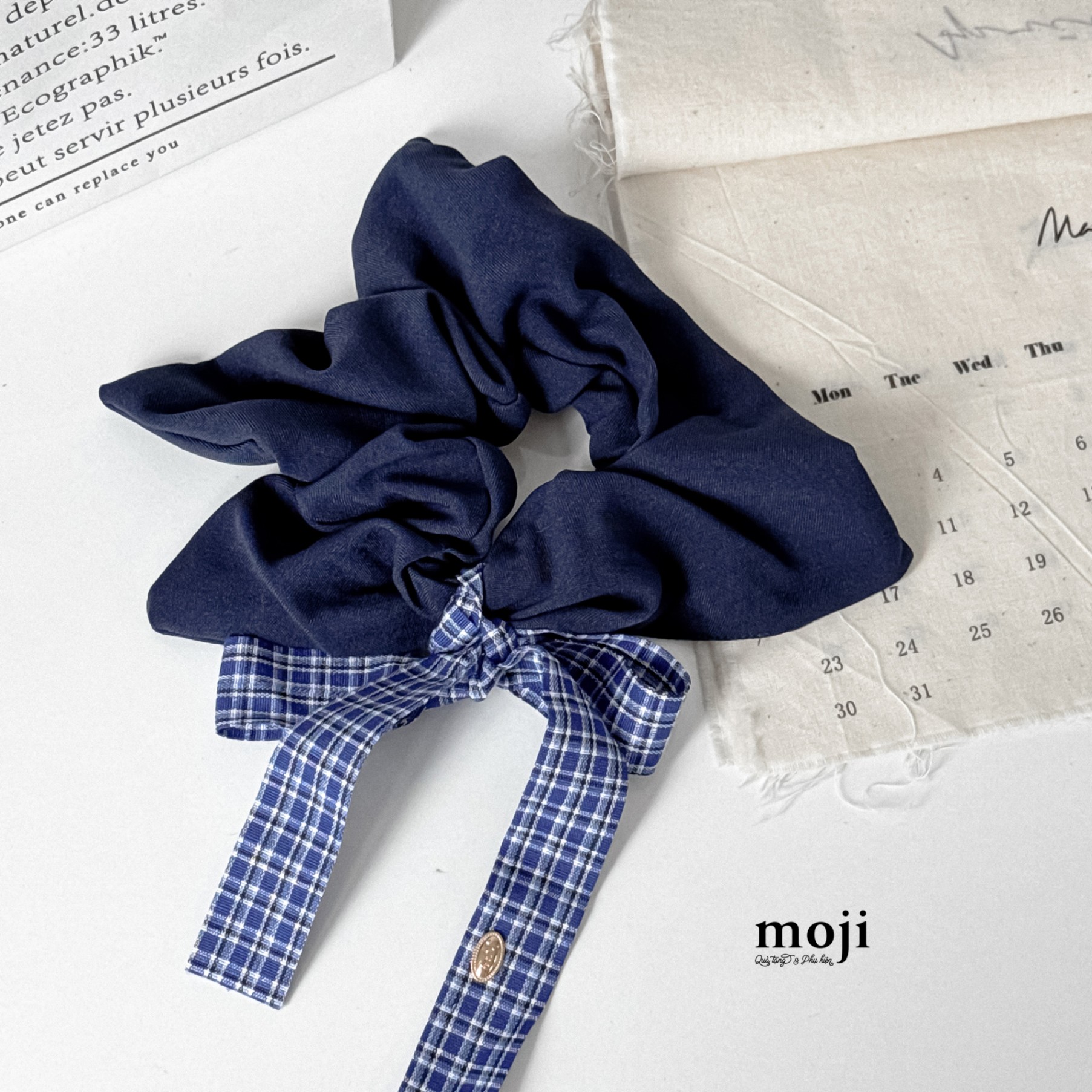 Buộc tóc scrunchies Bow nơ kẻ ô denim style