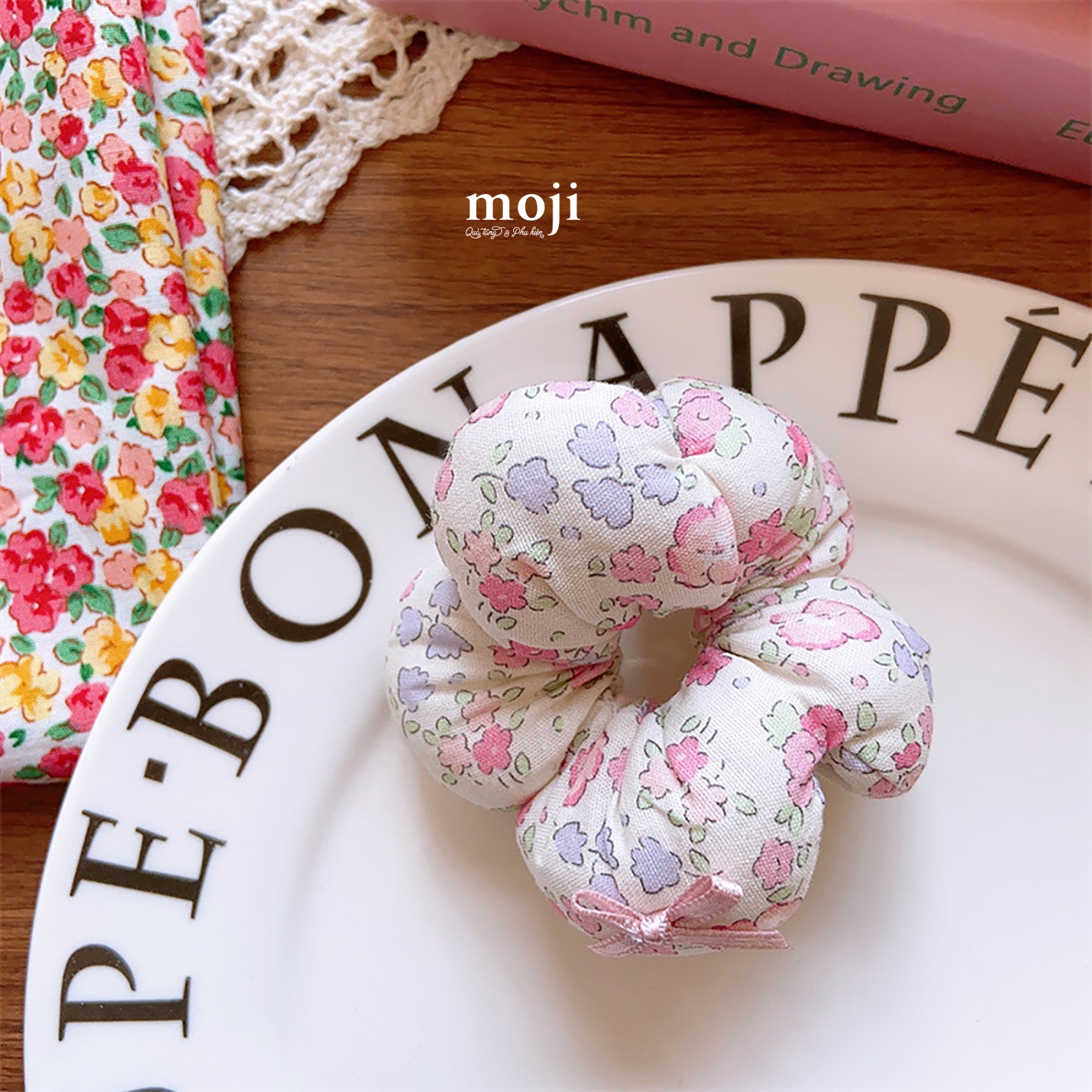 Buộc tóc scrunchies Flower shape cánh phồng họa tiết hoa nhỏ phối màu