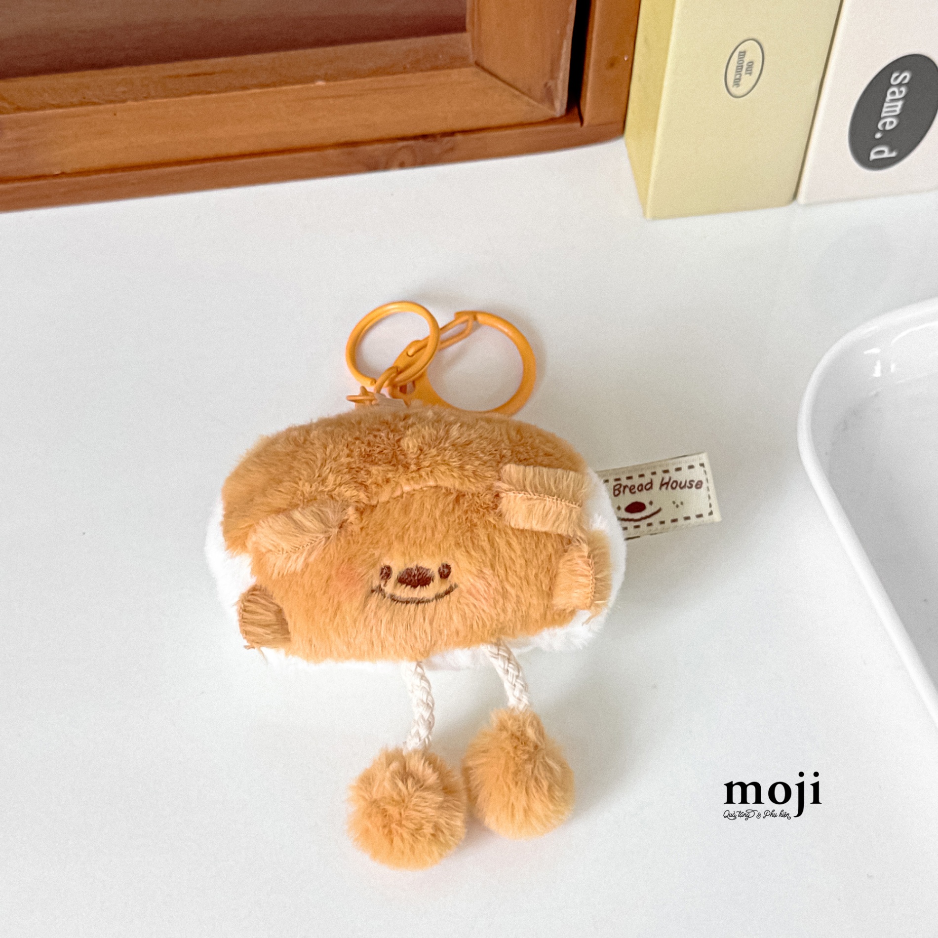 Móc khóa nhồi bông Happy hot dog có chân cục bông