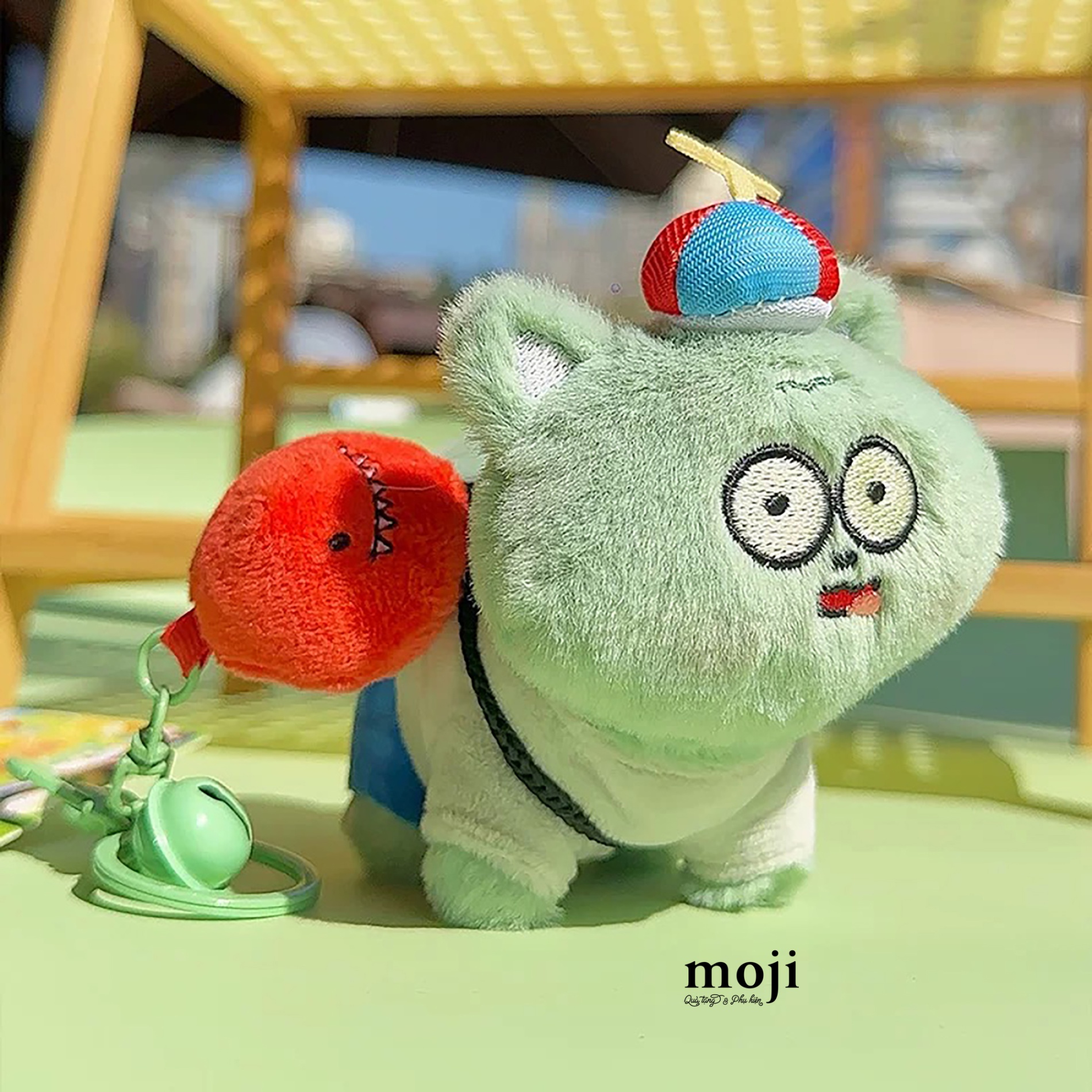 Móc khóa nhồi bông Cute animal đội mũ đeo bóng leng keng