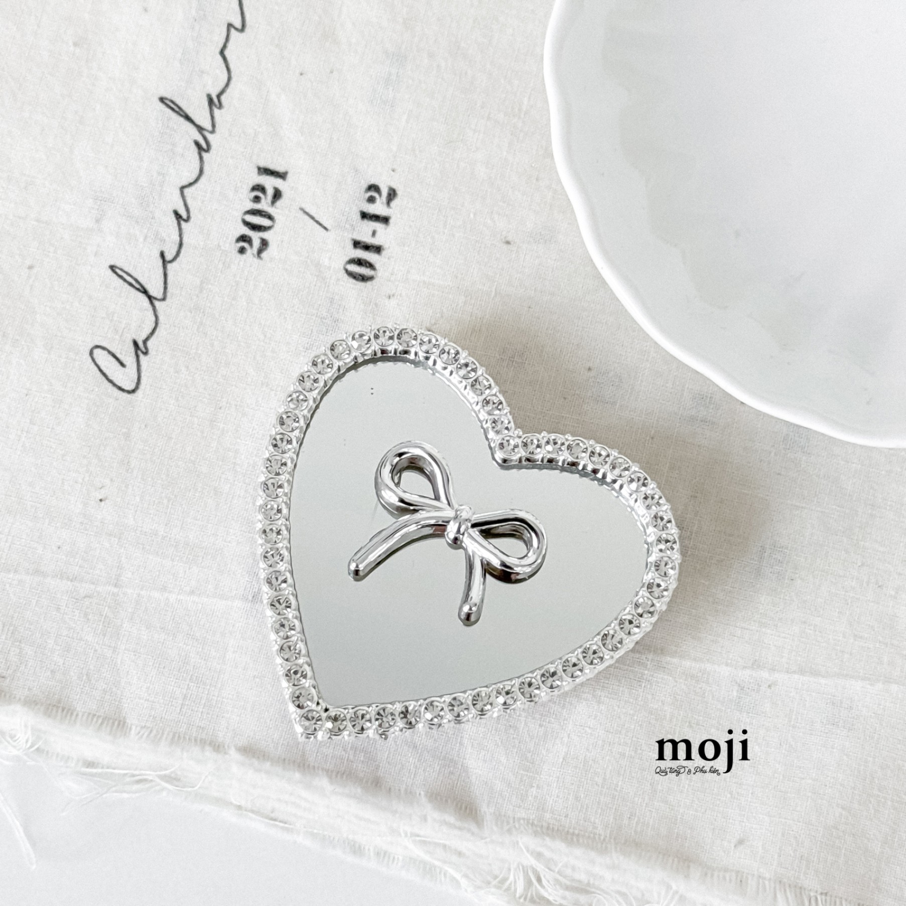 Mojipop Heart gương viền đính đá little bow