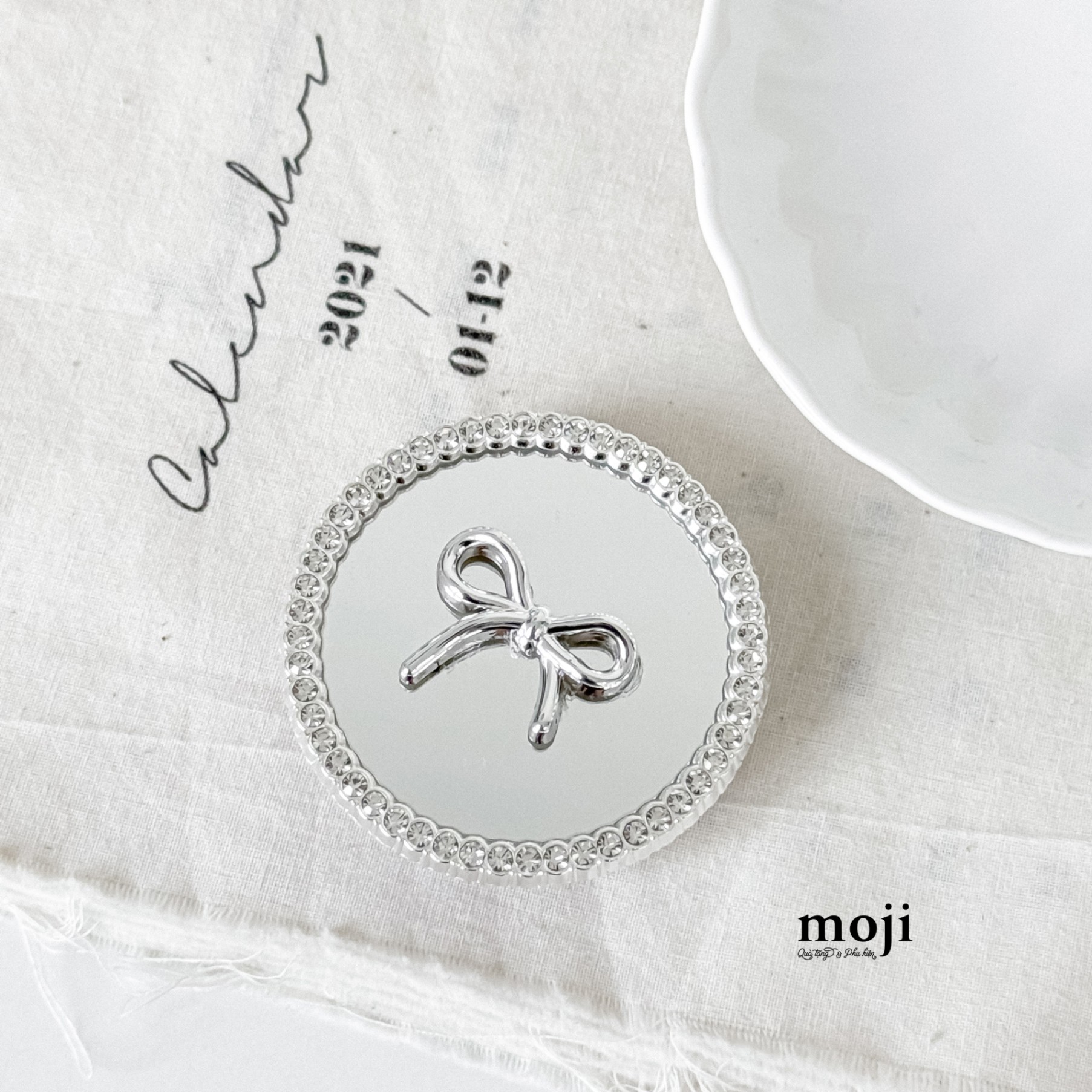 Mojipop tròn gương viền đính đá little bow