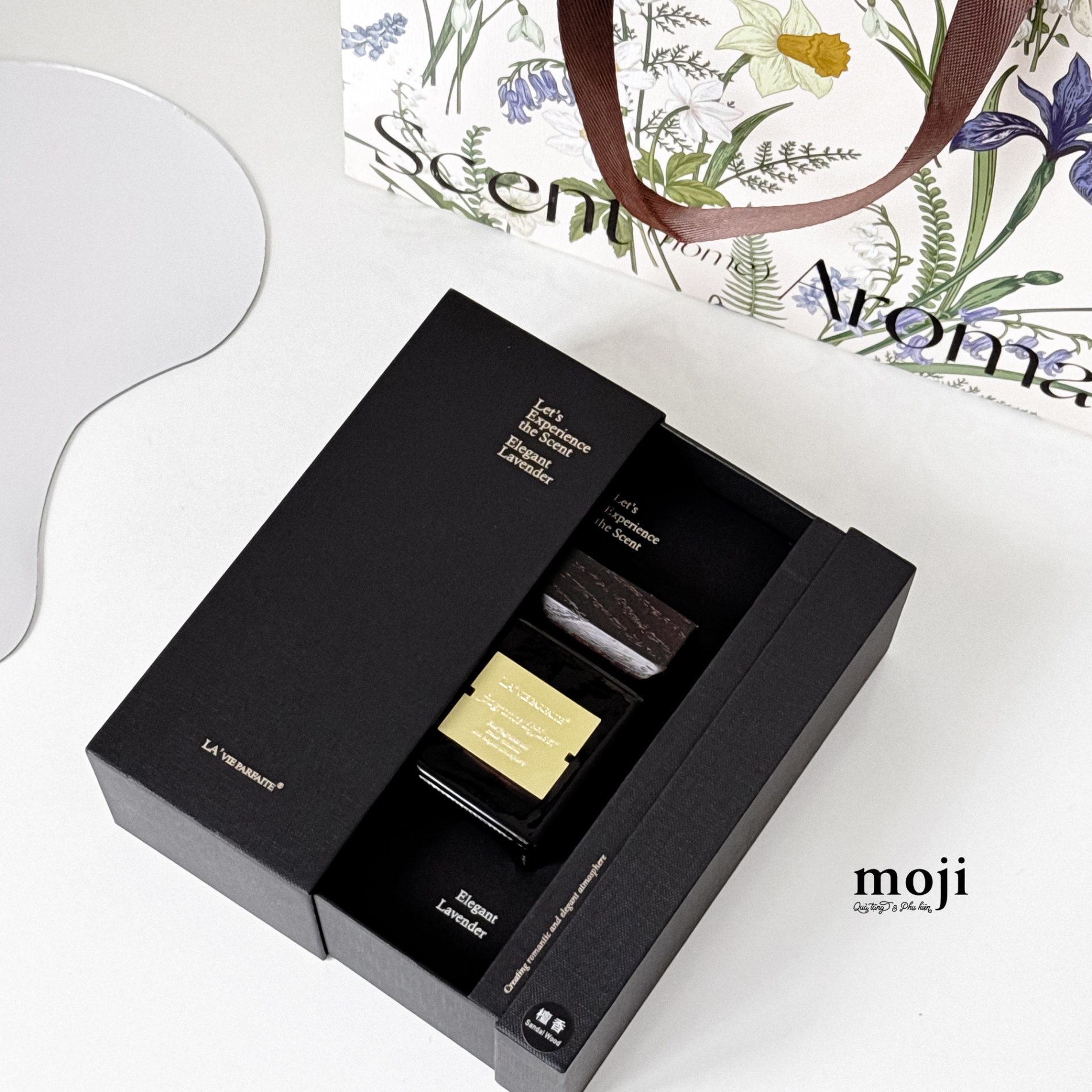 Bộ tinh dầu khuếch tán Elegant dáng vuông with sandalwood kèm túi hộp 100ml