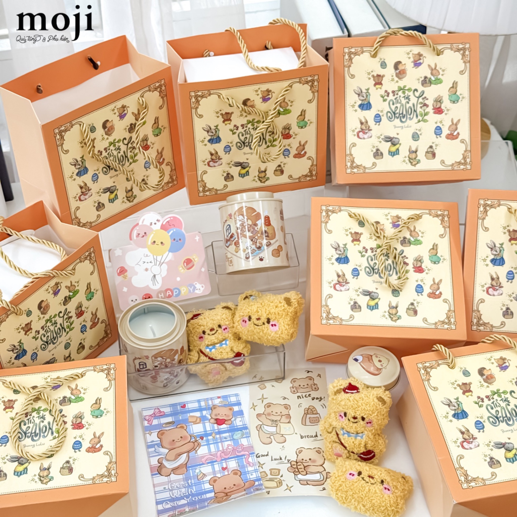 Nến thơm hũ Rabbit sweet life with bluebell flower kèm túi huy hiệu 6x8