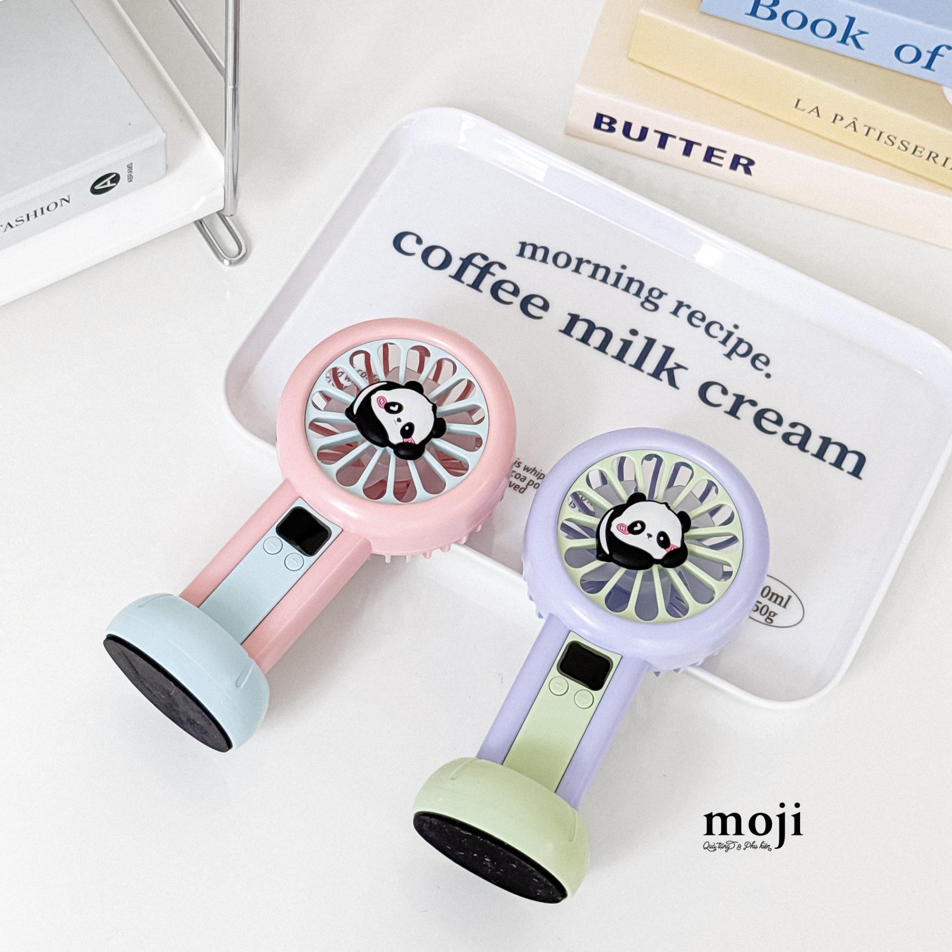 Quạt USB cầm tay sạc tích điện Gấu trúc Panda bear má hồng nằm hiển thị thông tin