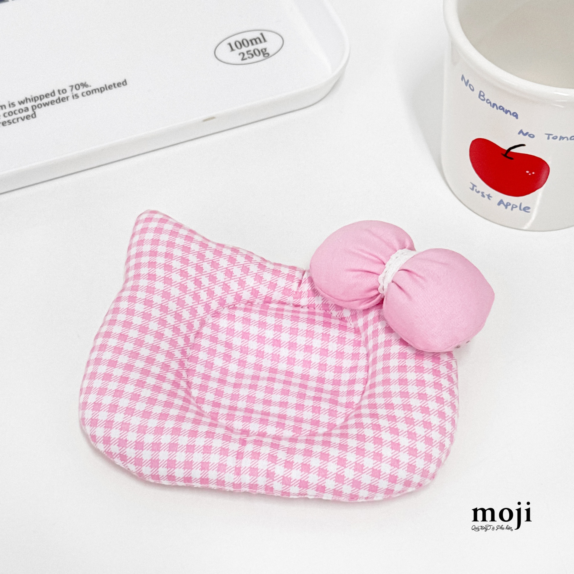 Lót cốc vải Sanrio family Hello Kitty face nơ màu nền kẻ ô 11x14