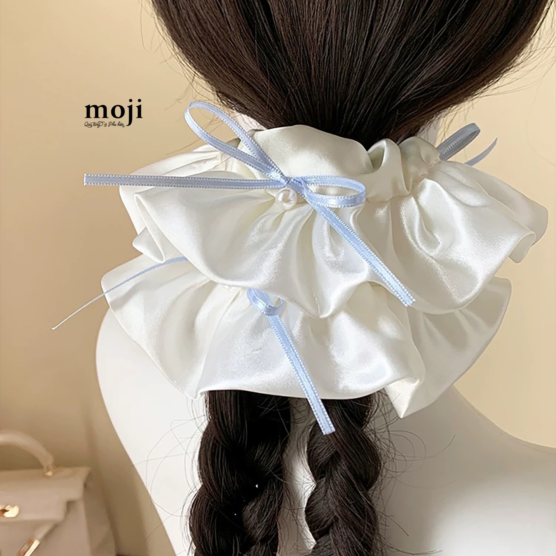 Buộc tóc scrunchies Basic vải satin đính nơ ngọc trai