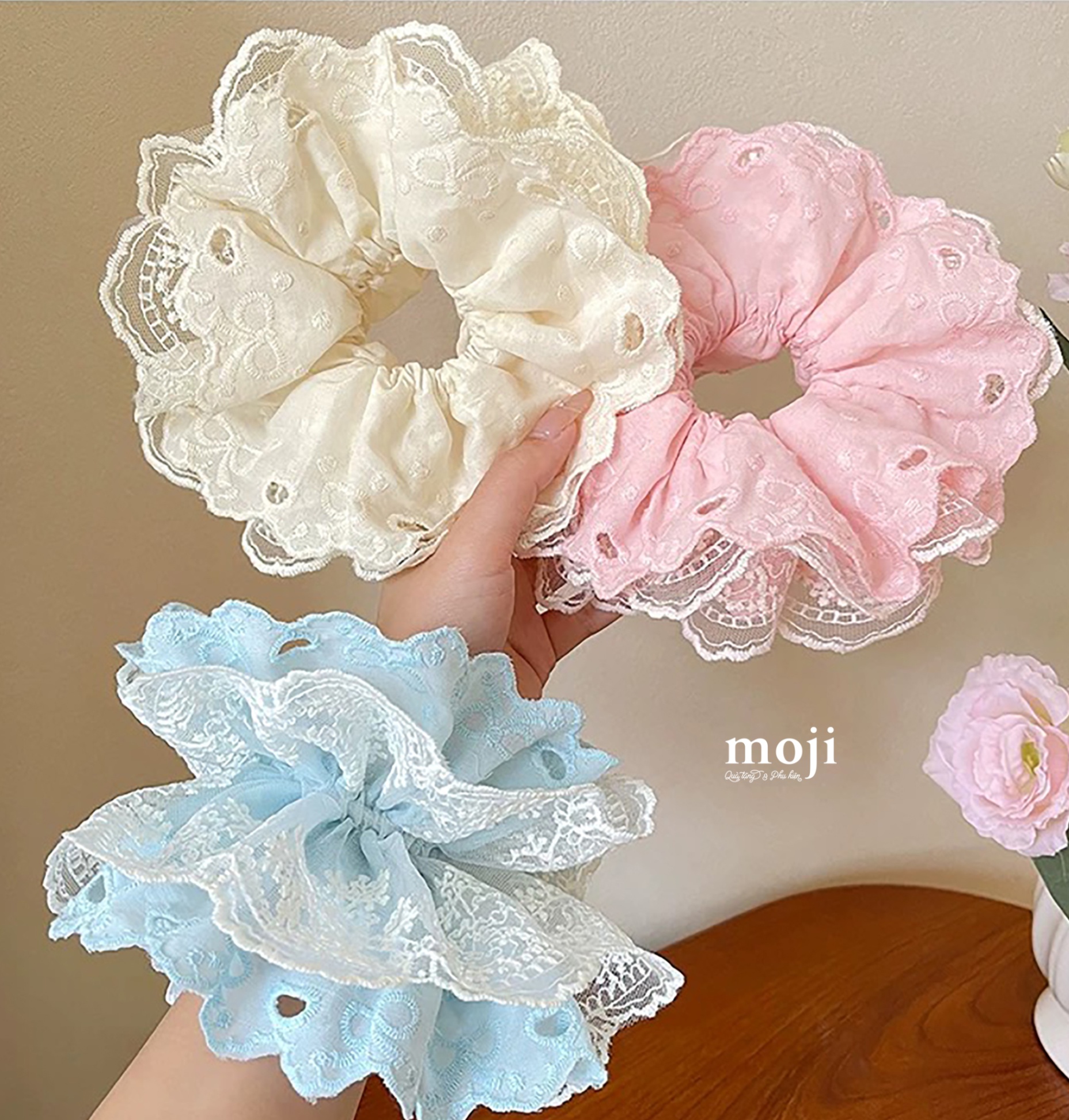 Buộc tóc scrunchies Nơ trái tim phối ren 4 tầng